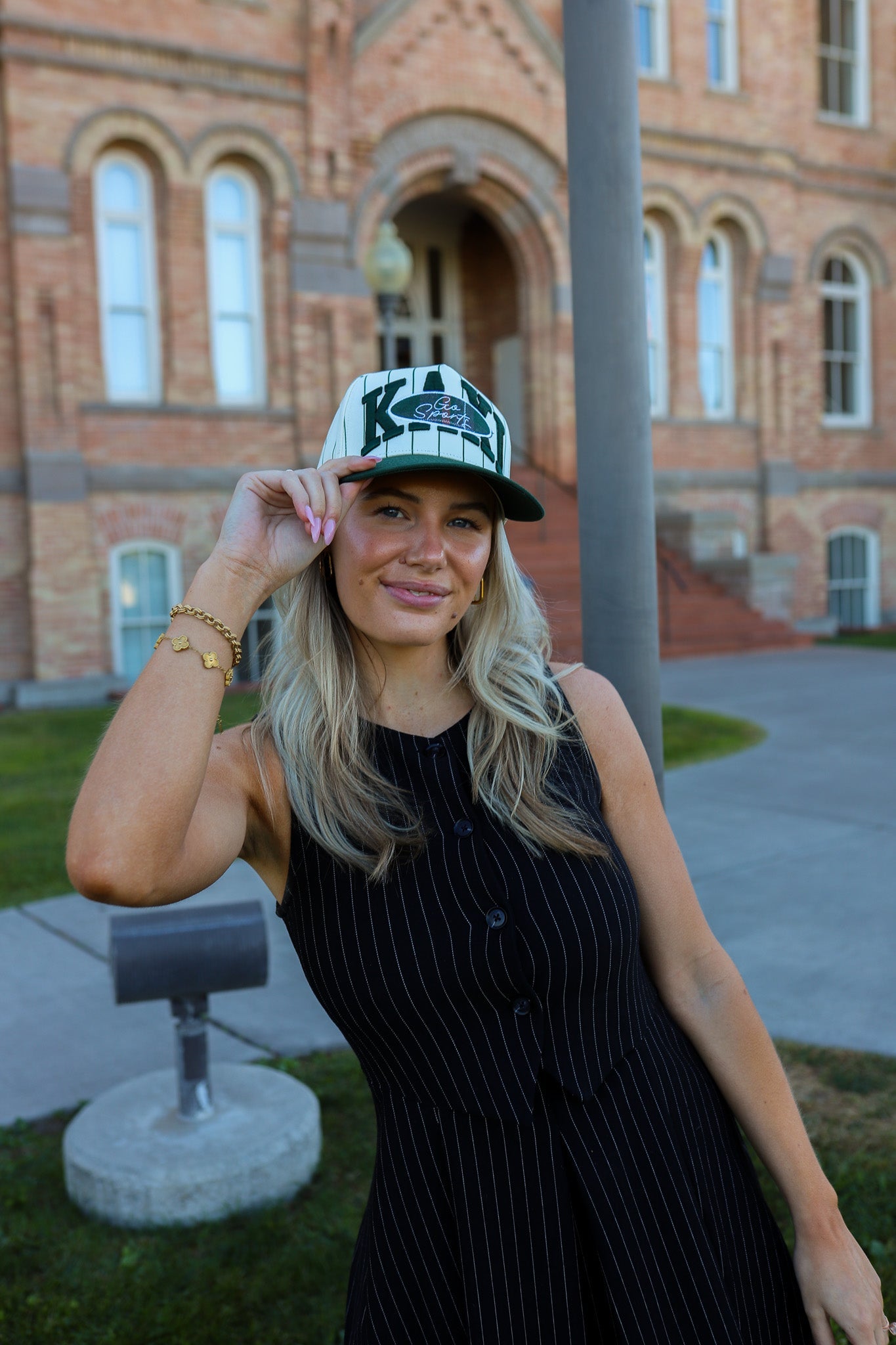 GO SPORTS TRUCKER HAT