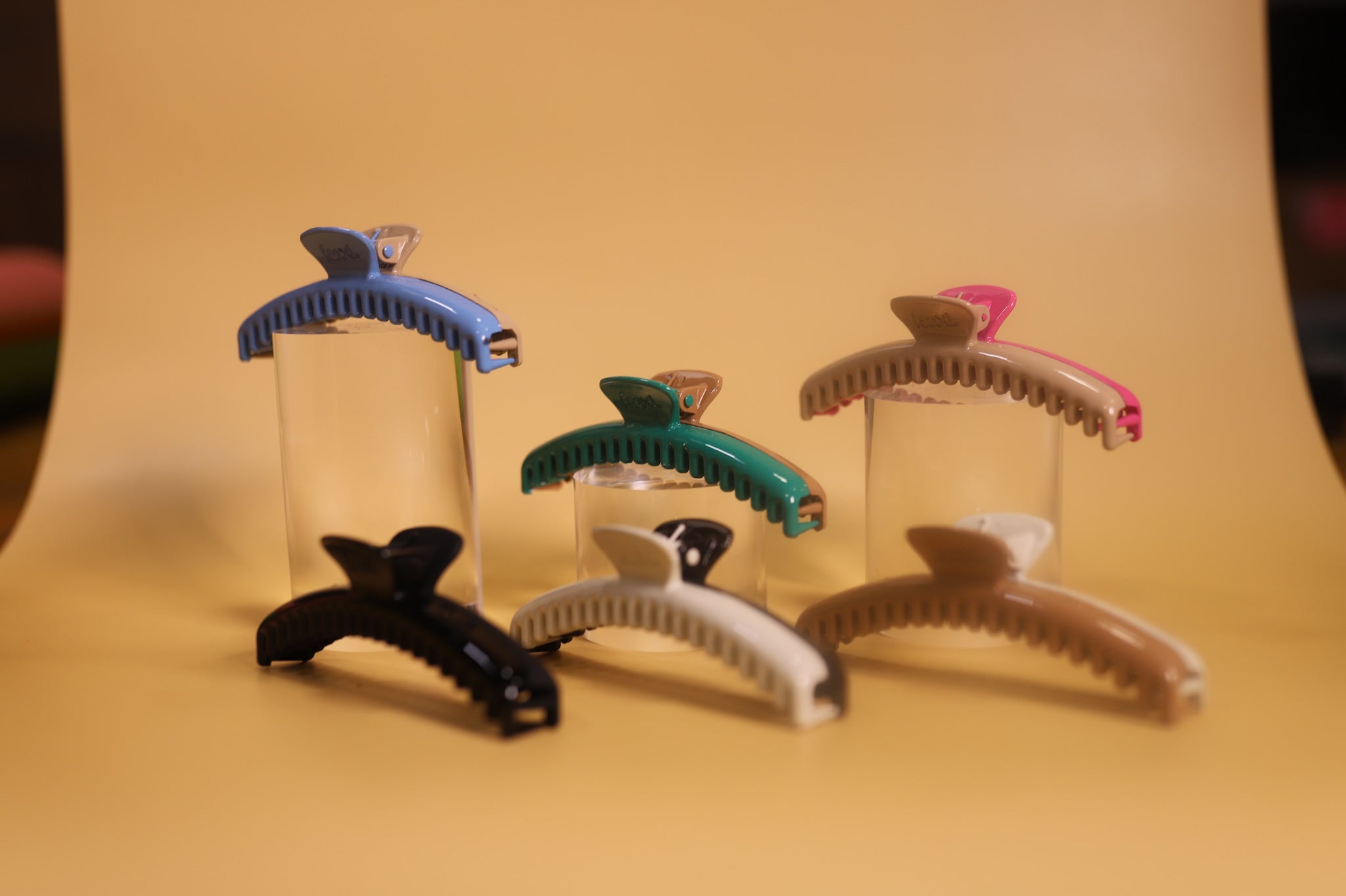 TWO-TONED SHINY MIDI HOLD EVERYTHING CLAW