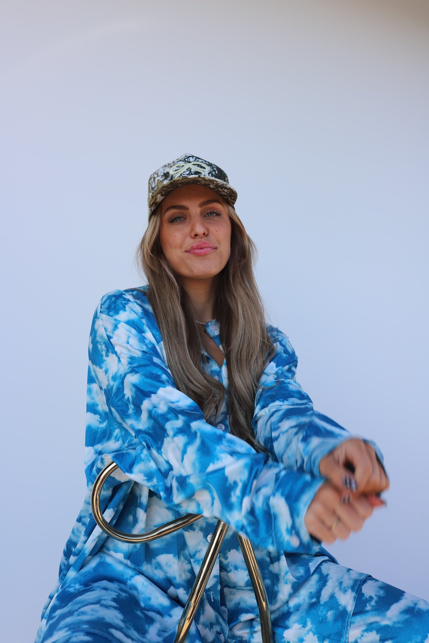 CAMO BOW TRUCKER HAT
