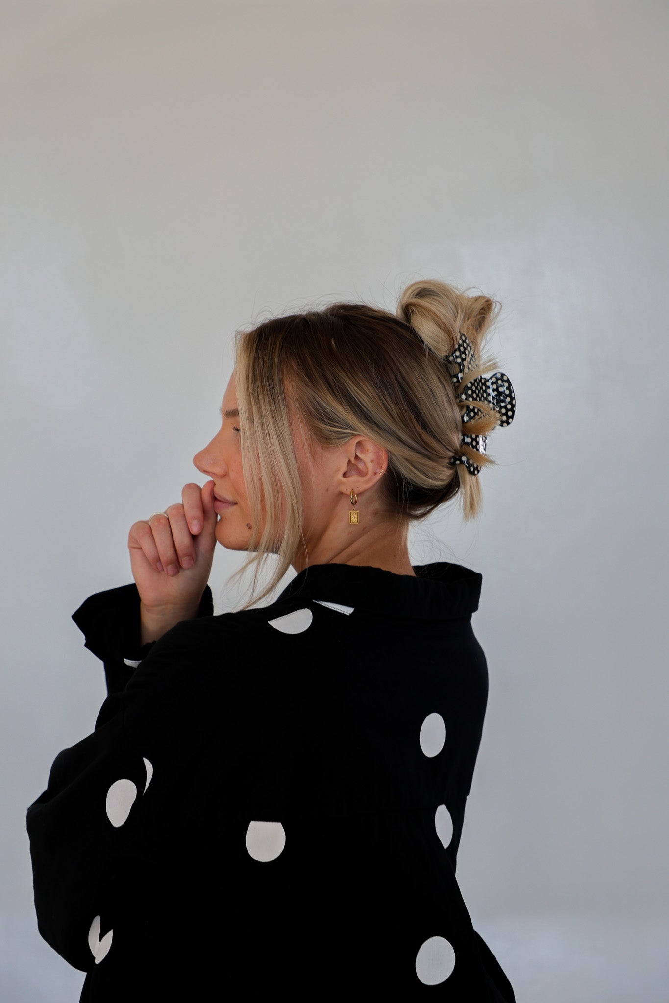 BLACK & WHITE POLKA DOT CLAW