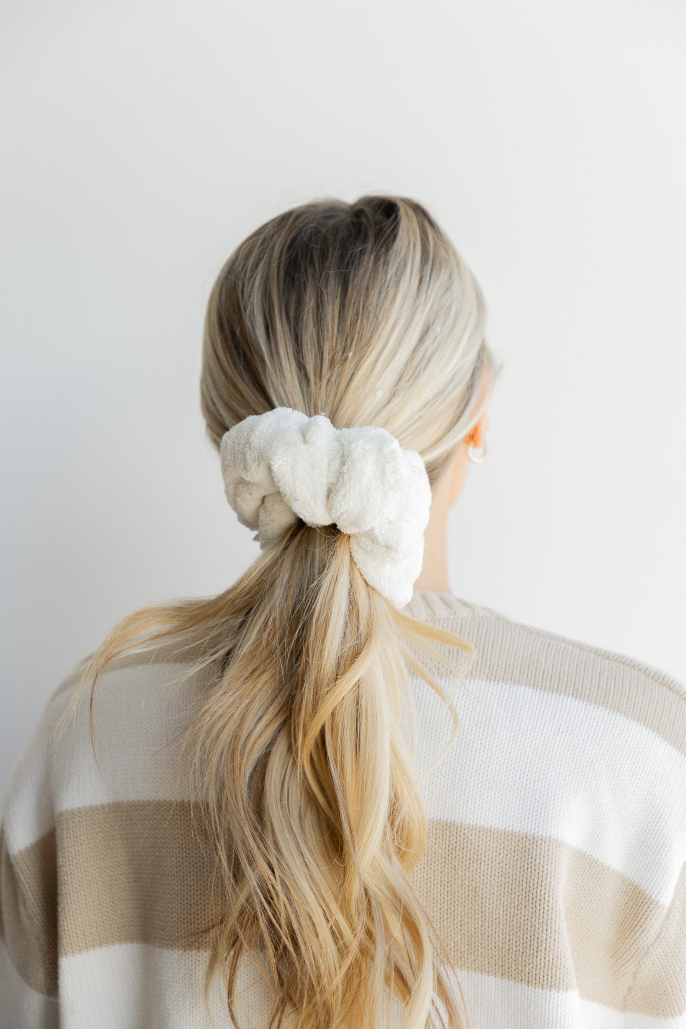 OVERSIZED TOWEL SCRUNCHIES