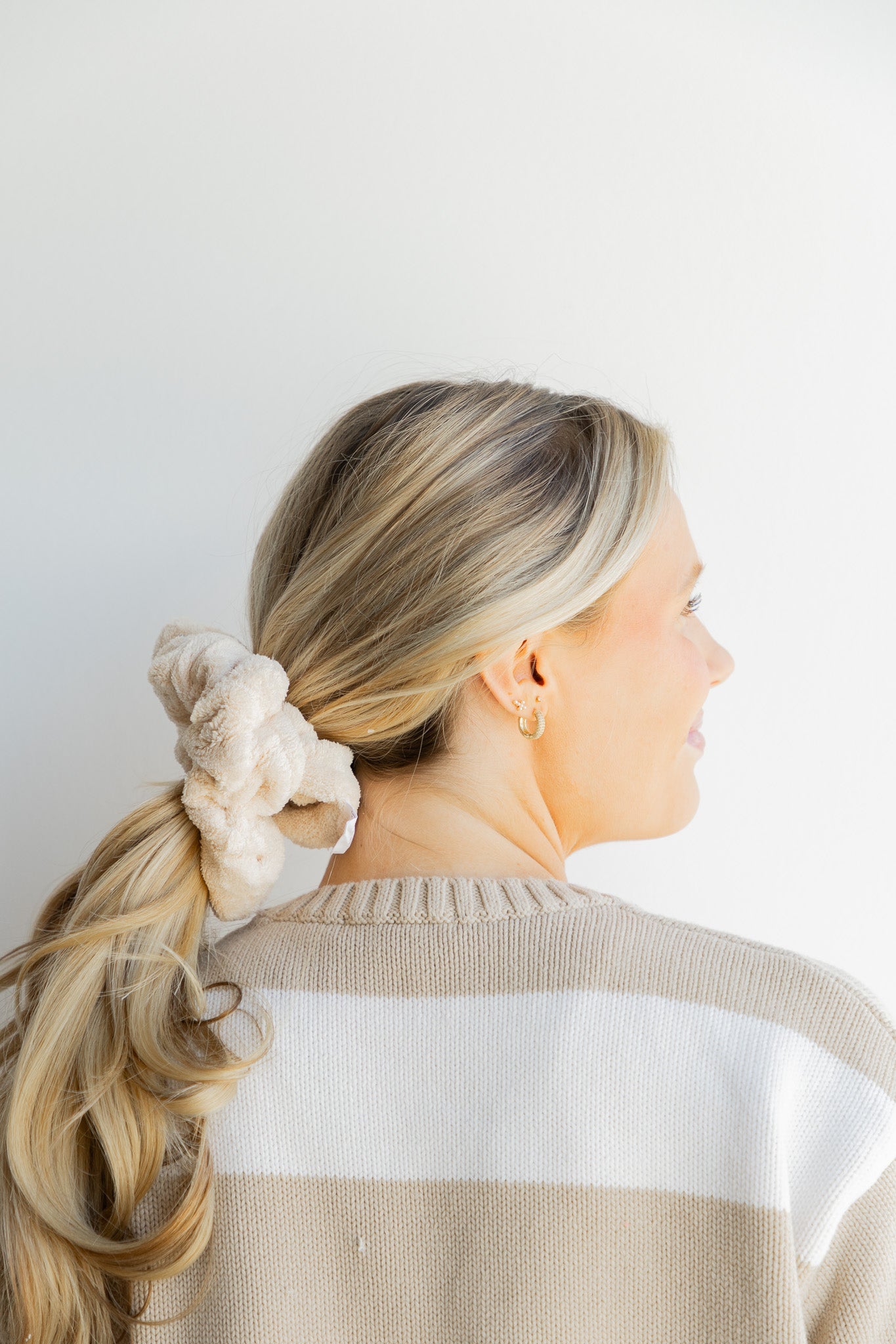 OVERSIZED TOWEL SCRUNCHIES