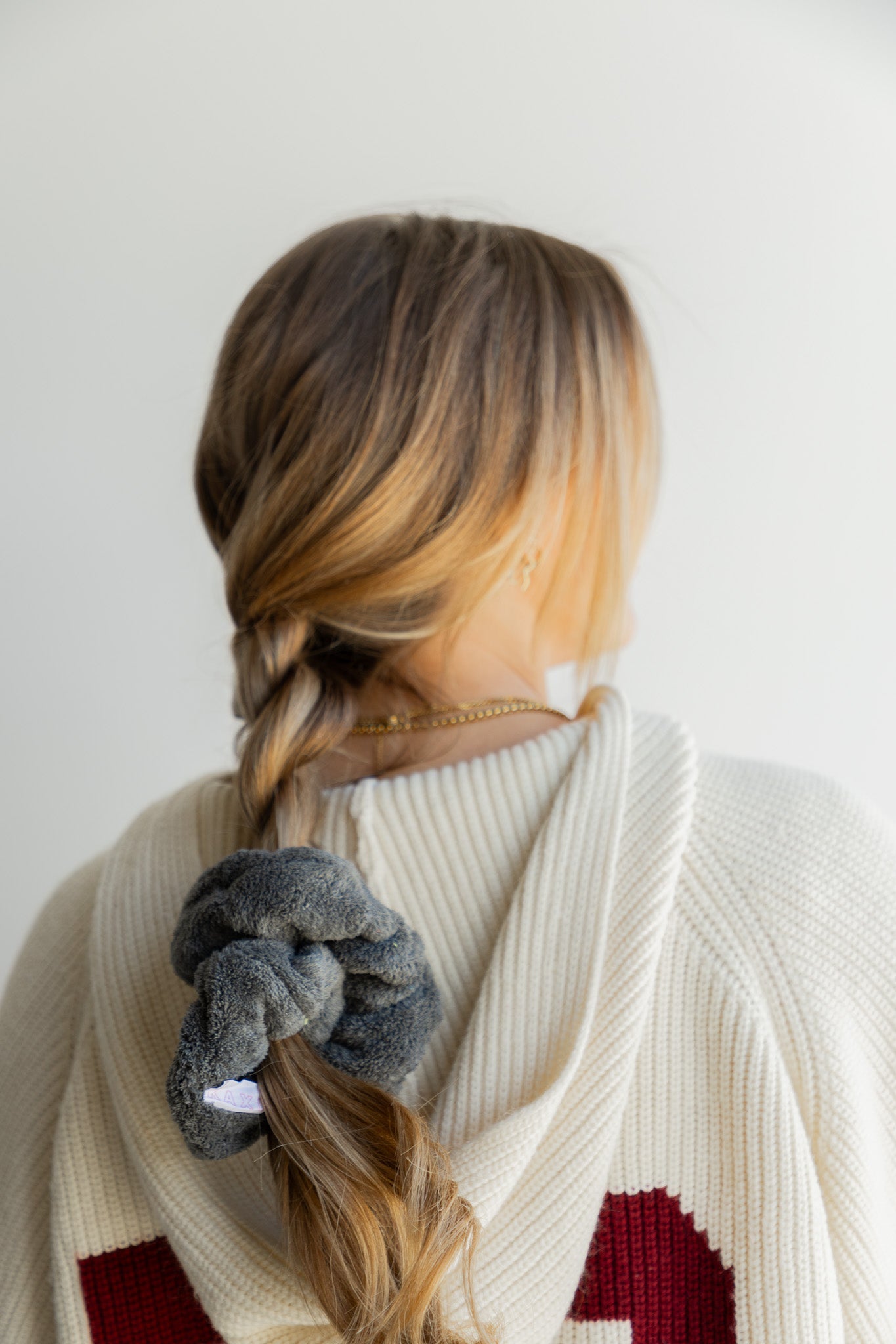 OVERSIZED TOWEL SCRUNCHIES