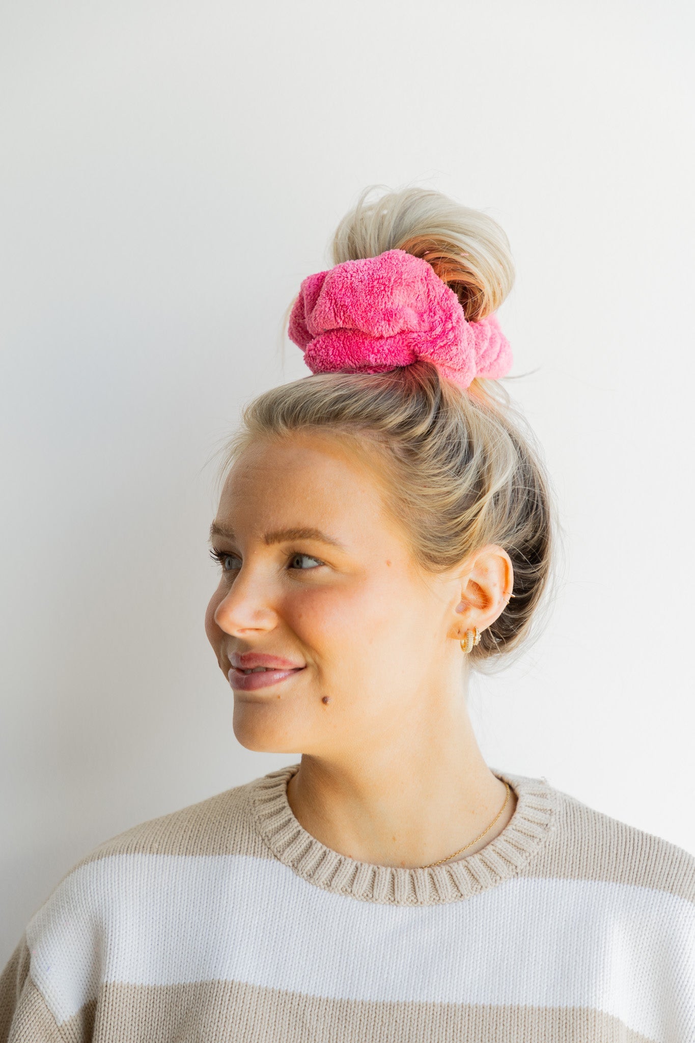 OVERSIZED TOWEL SCRUNCHIES