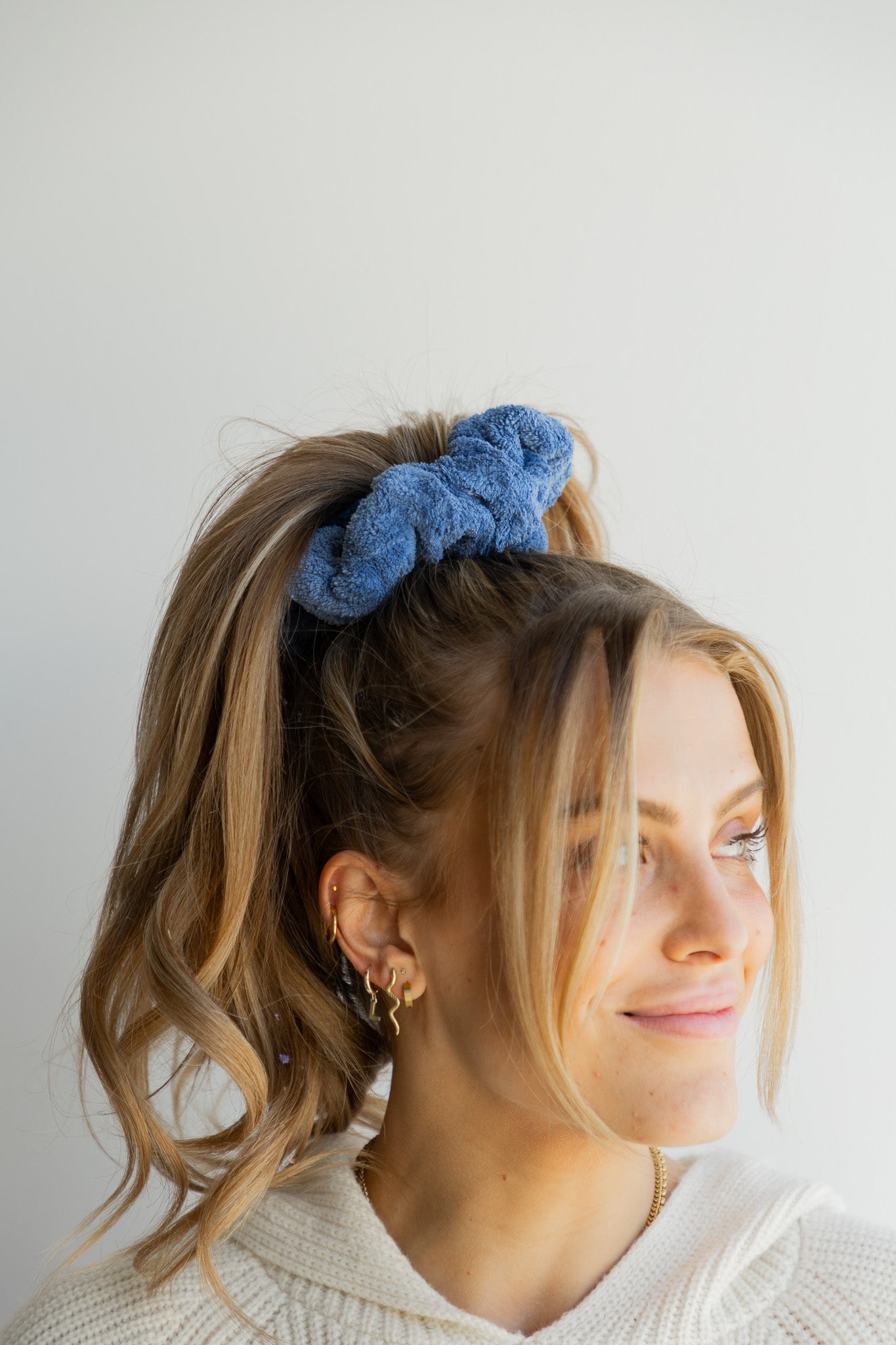 OVERSIZED TOWEL SCRUNCHIES