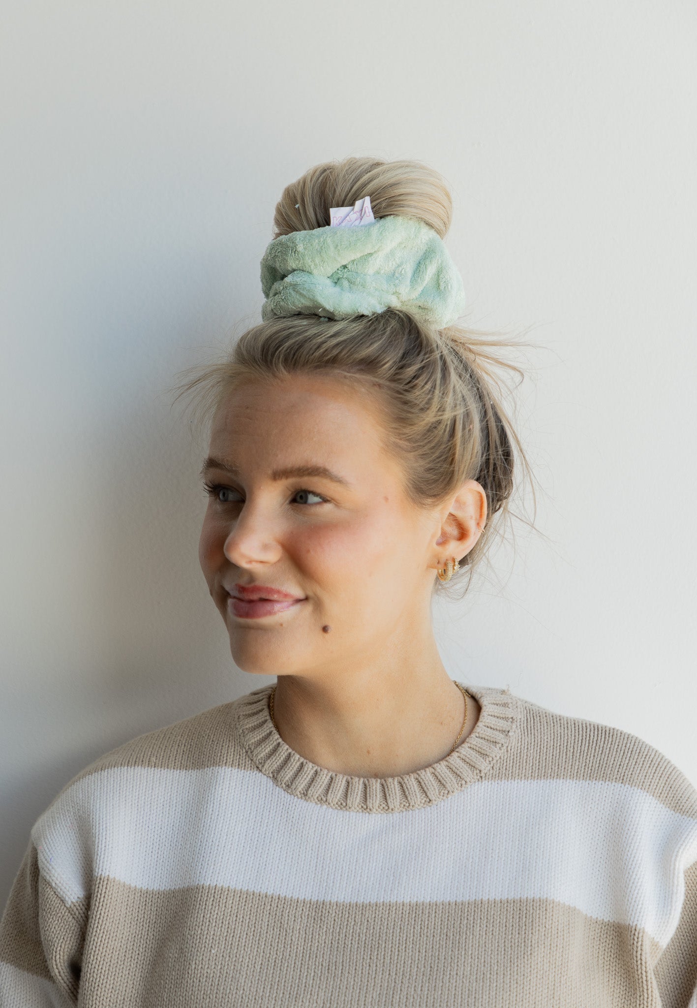 OVERSIZED TOWEL SCRUNCHIES
