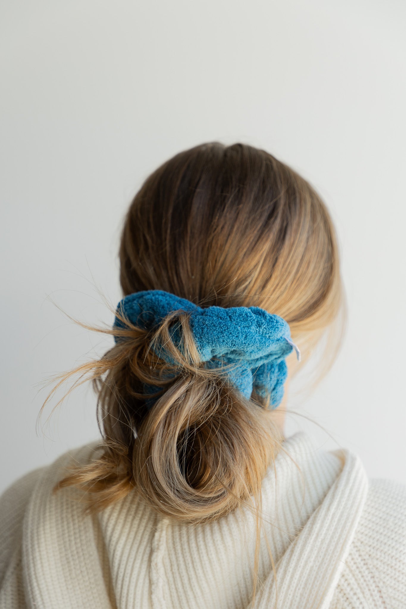 OVERSIZED TOWEL SCRUNCHIES
