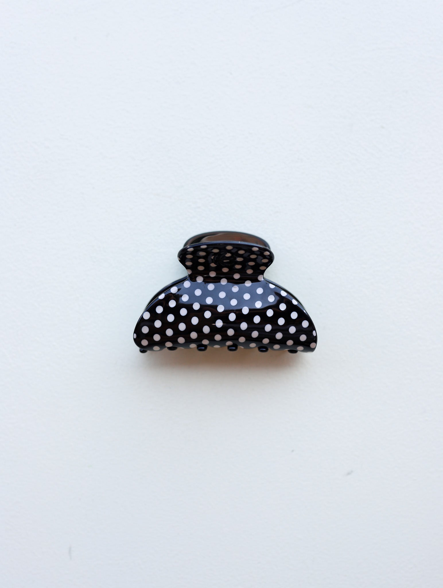 BLACK & WHITE POLKA DOT CLAW