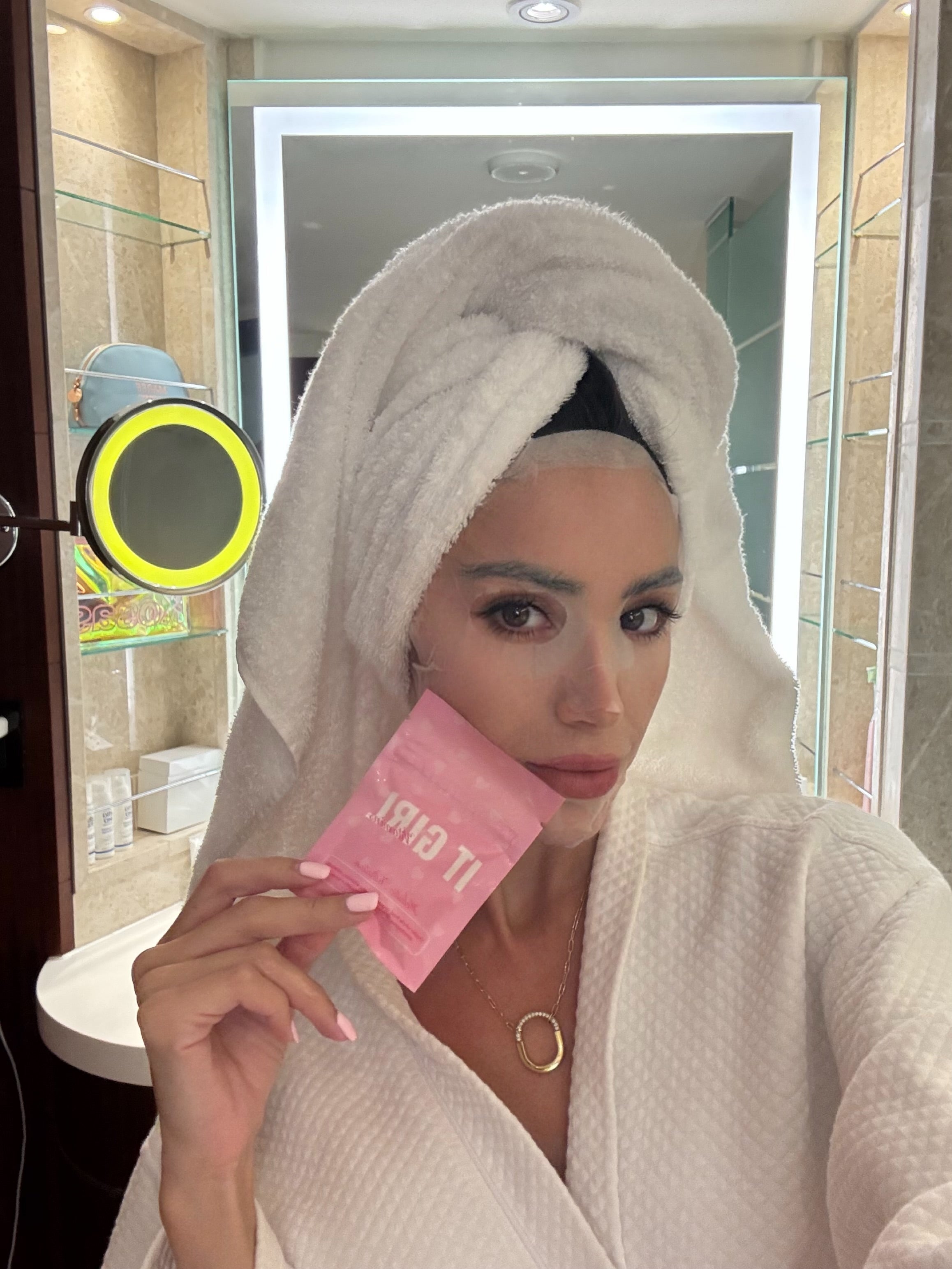 It Girl Snack - Superfoods Greens Gummies in Pink Starburst Flavor