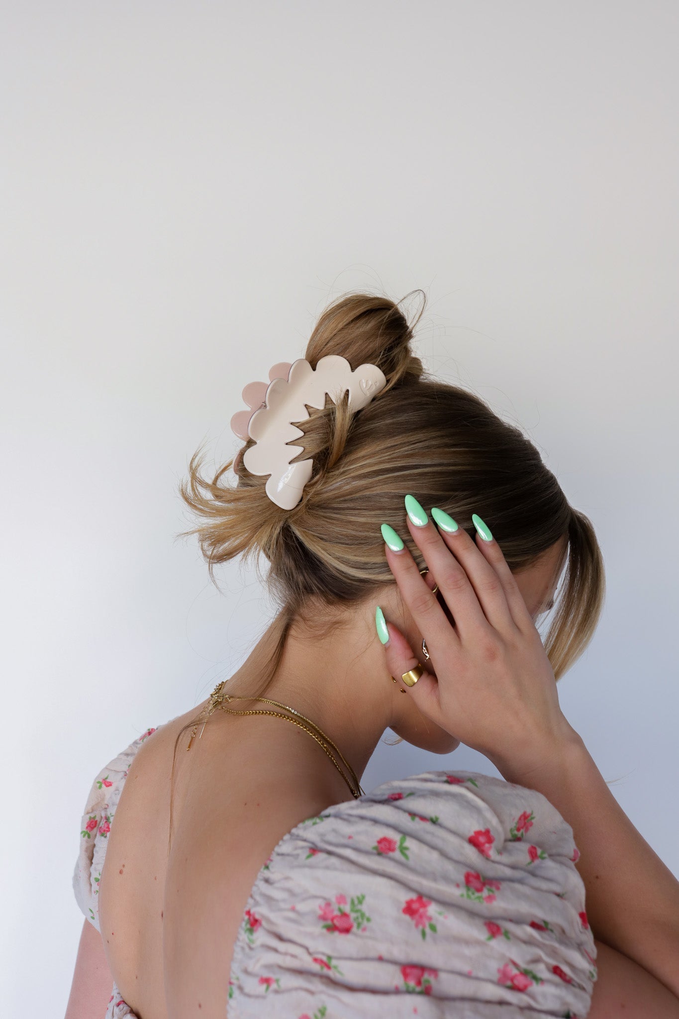 PINKY PETAL ARCH CLAW