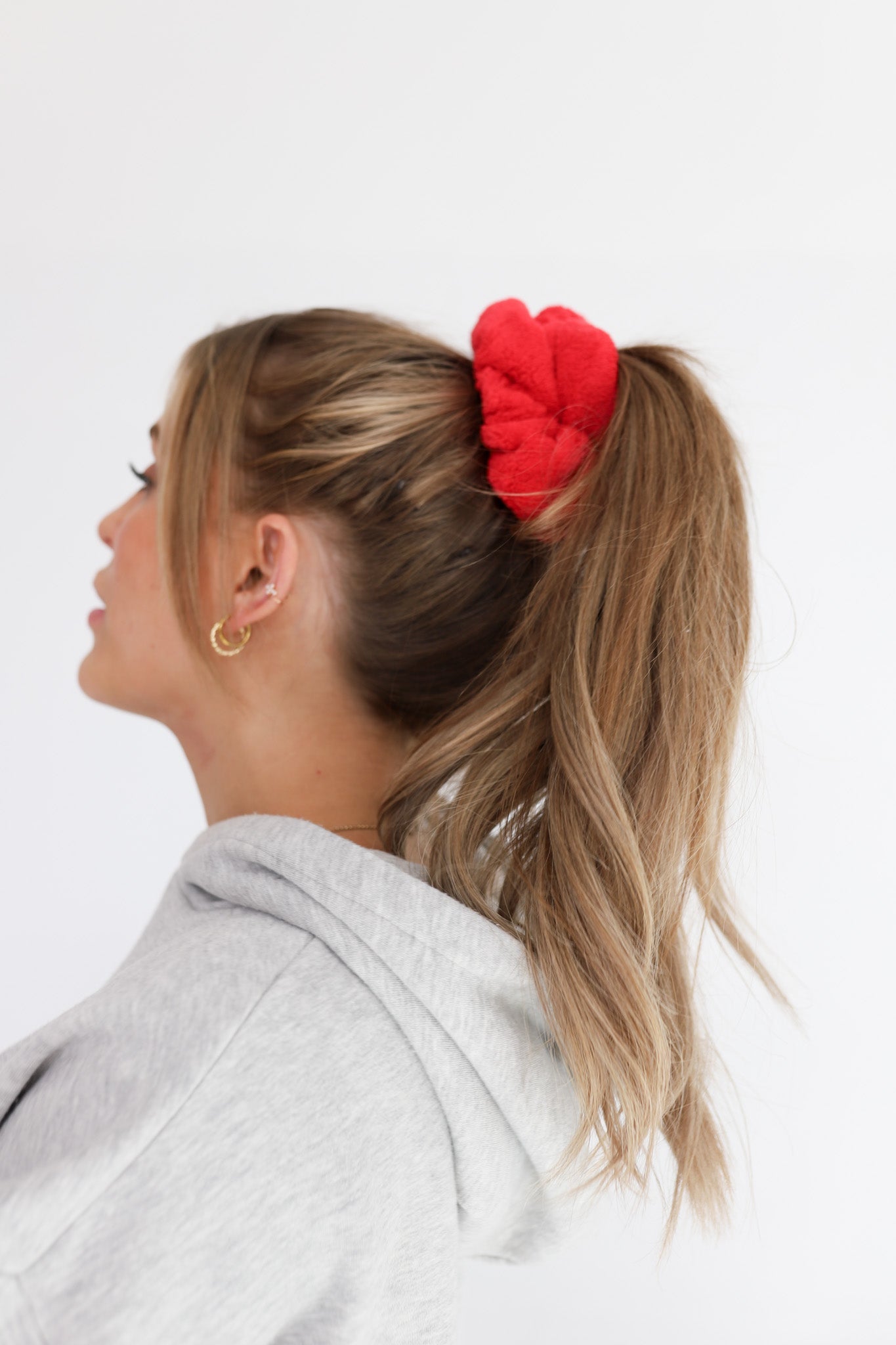 OVERSIZED TOWEL SCRUNCHIES
