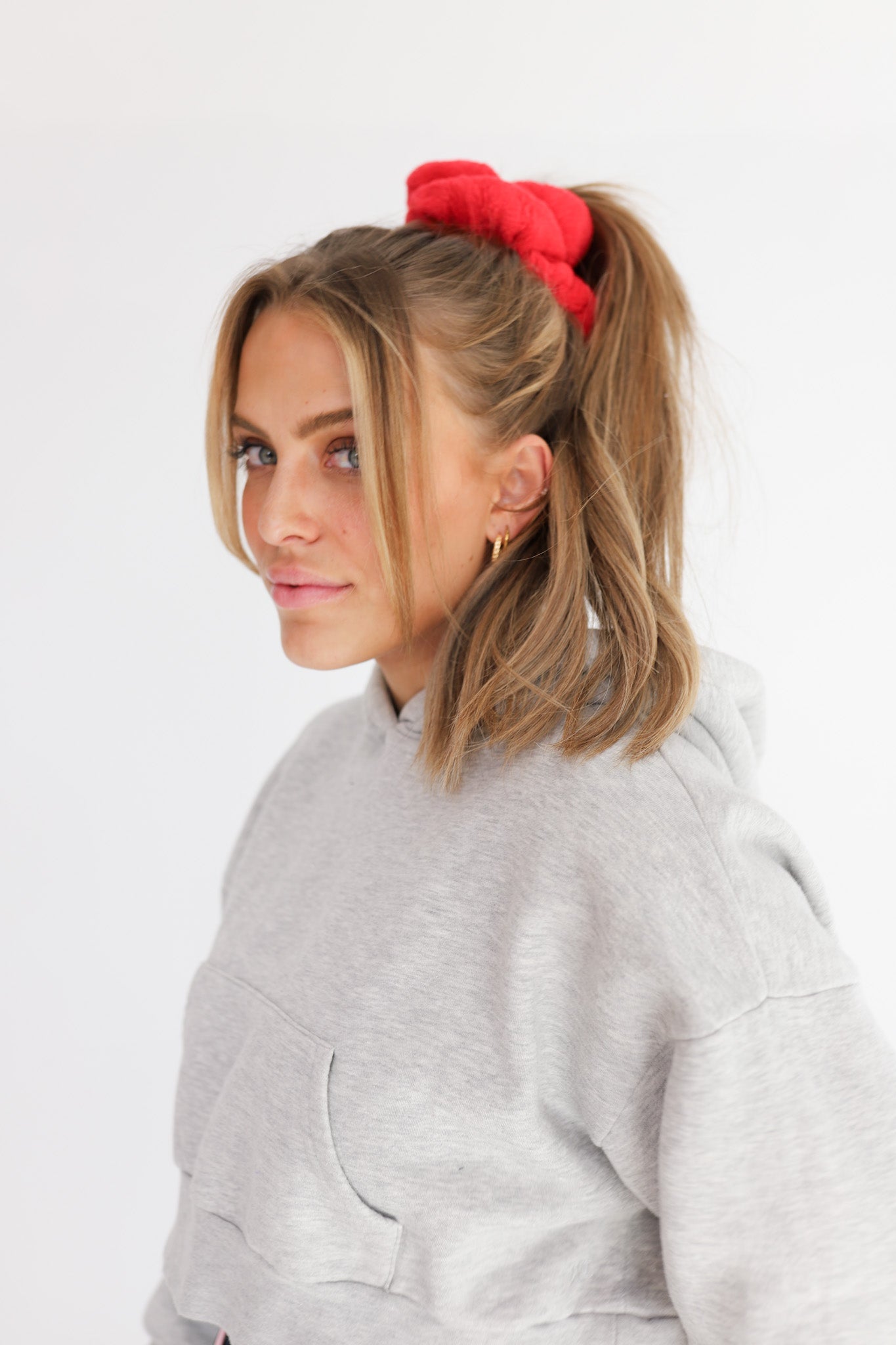 OVERSIZED TOWEL SCRUNCHIES