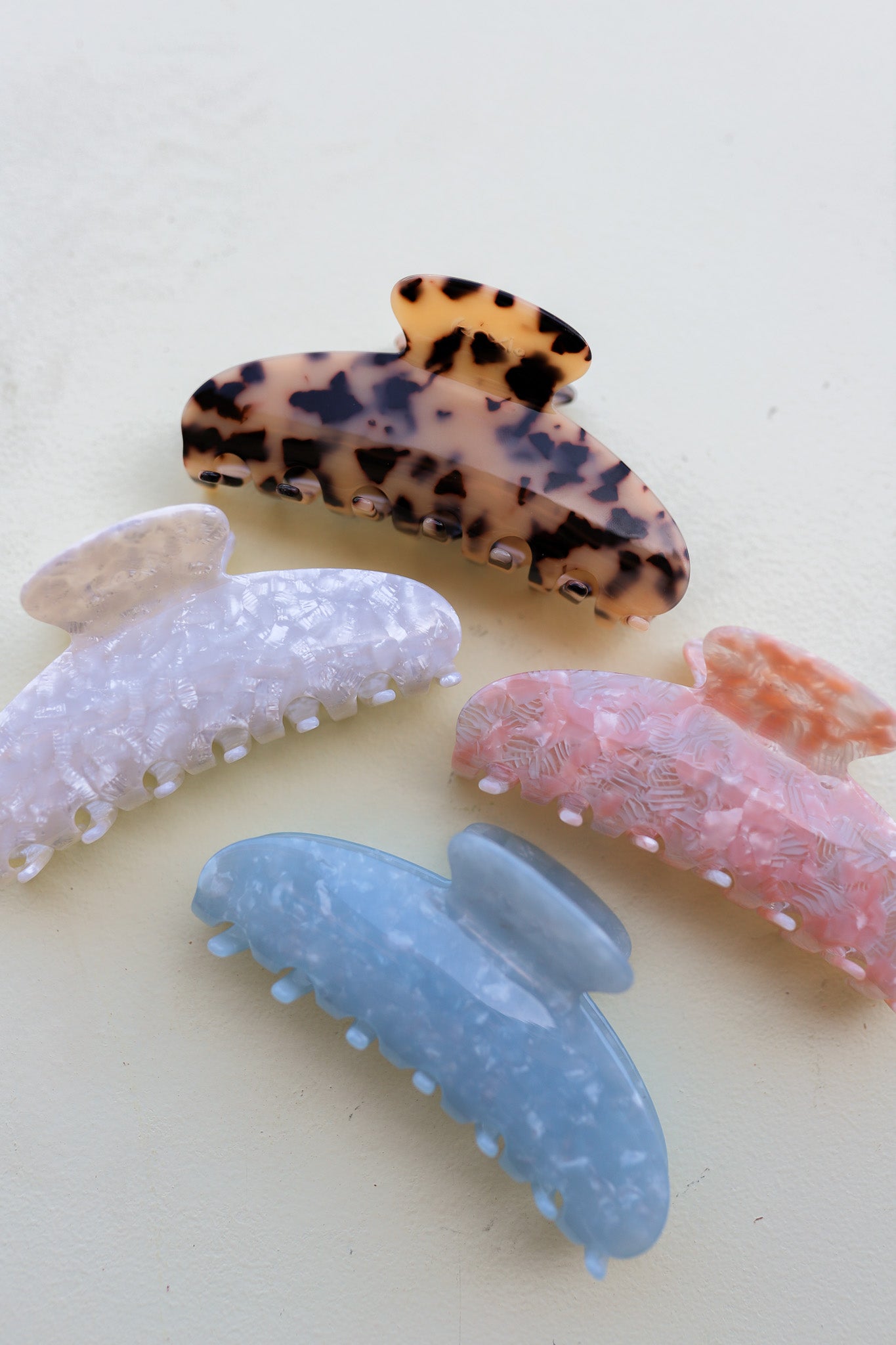 OVERSIZED ACETATE CLAW (6 COLORS)