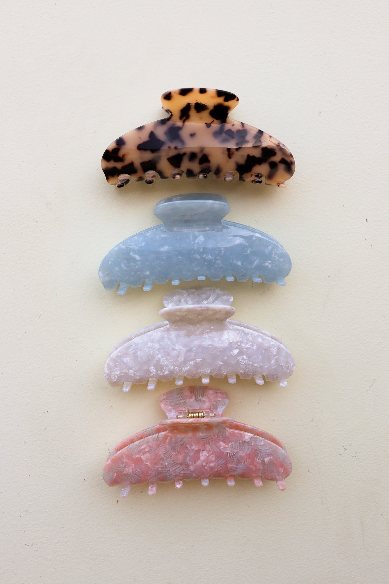 OVERSIZED ACETATE CLAW (6 COLORS)