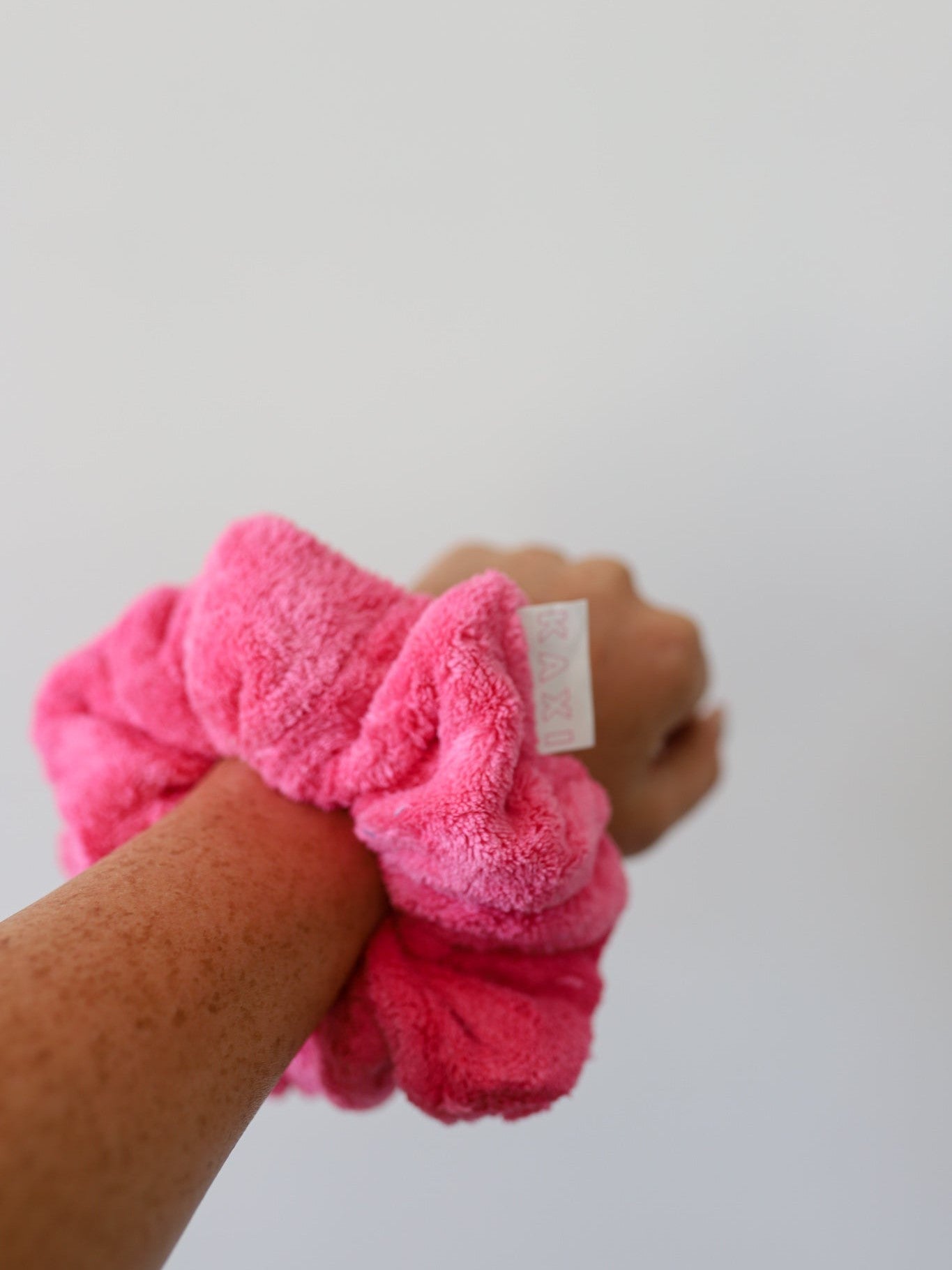 OVERSIZED TOWEL SCRUNCHIES