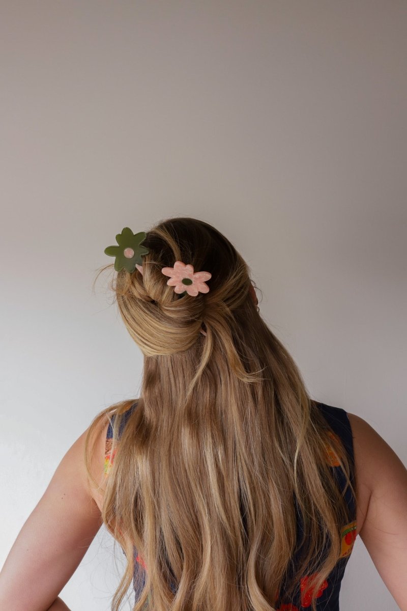 FLOWER FRENCH PINS ( 3 COLORS ) KAXI.co