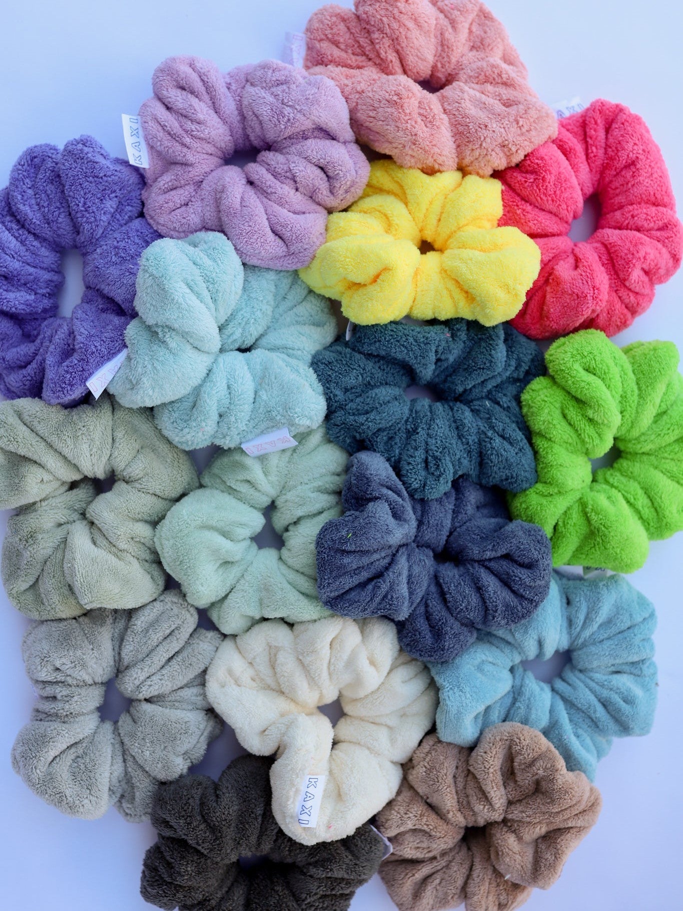 OVERSIZED TOWEL SCRUNCHIES