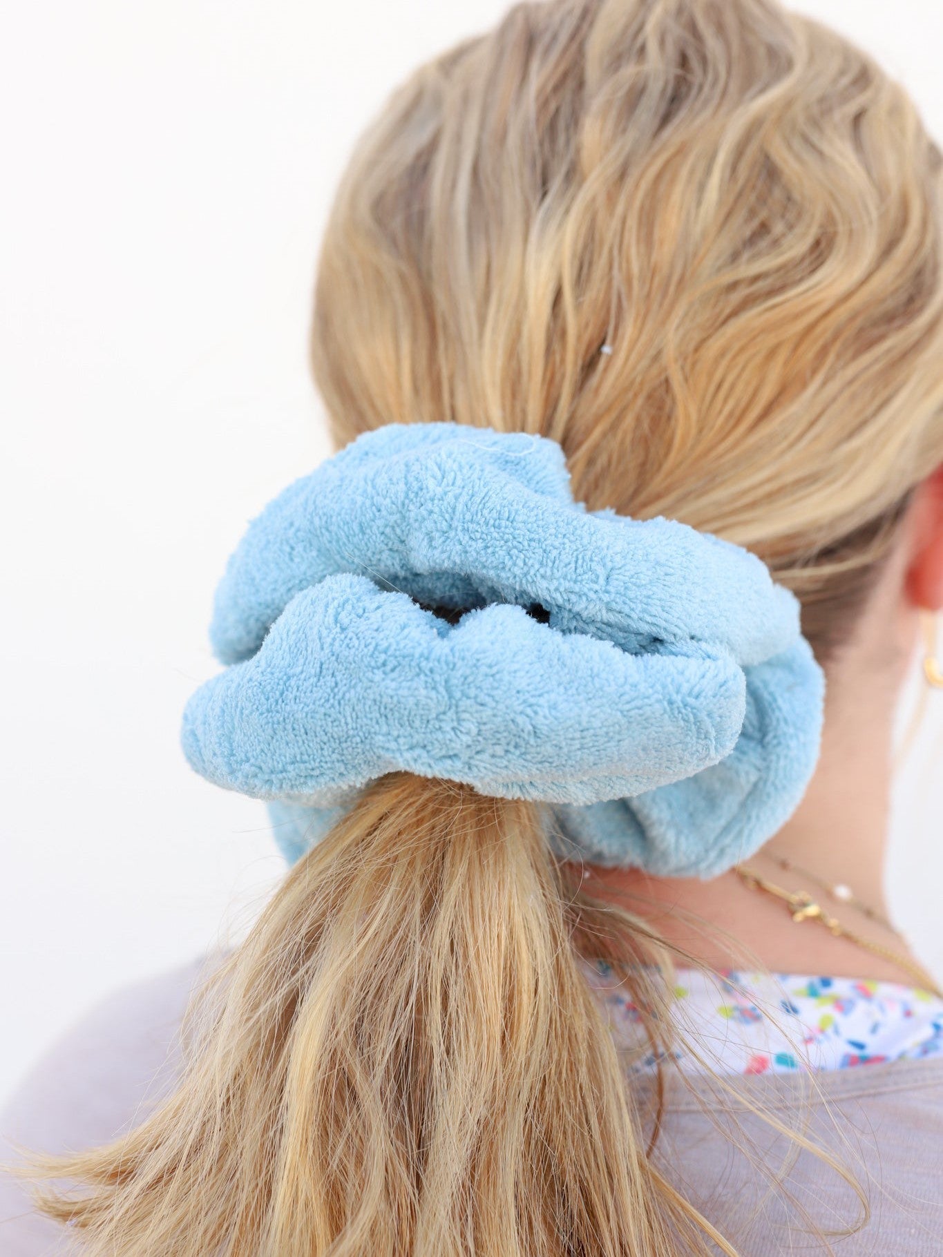 OVERSIZED TOWEL SCRUNCHIES