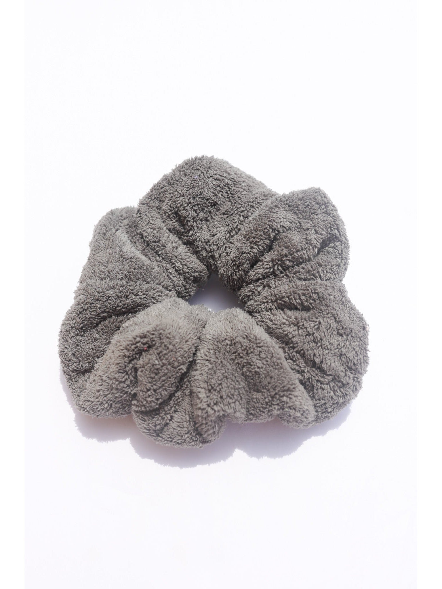 OVERSIZED TOWEL SCRUNCHIES