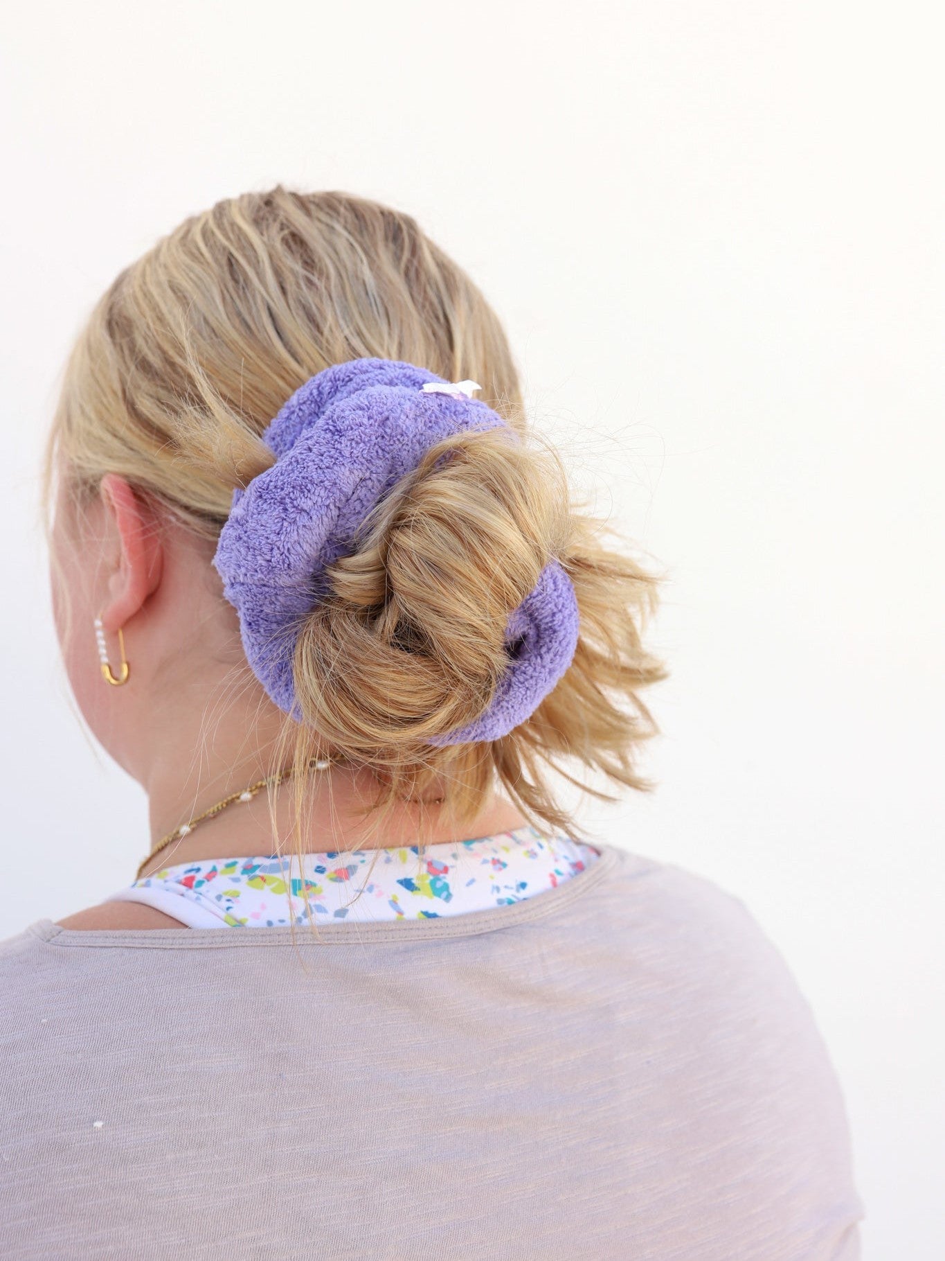 OVERSIZED TOWEL SCRUNCHIES