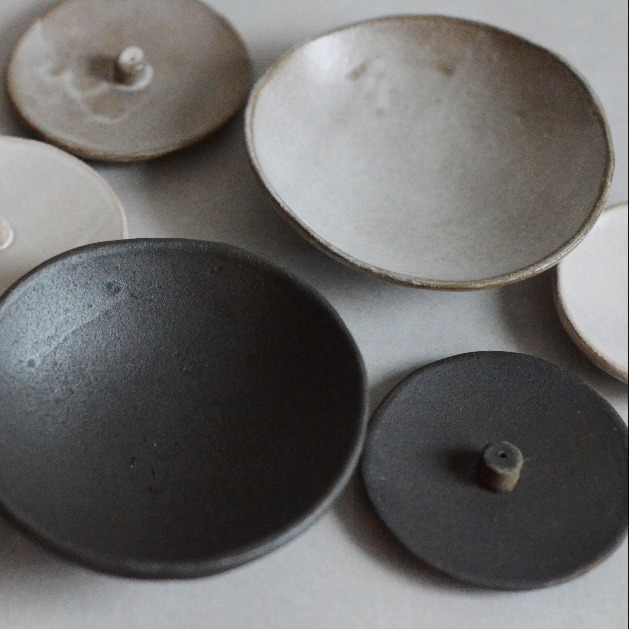 Light Grey Ceramic Incense Bowl CEDAR AND MYRRH