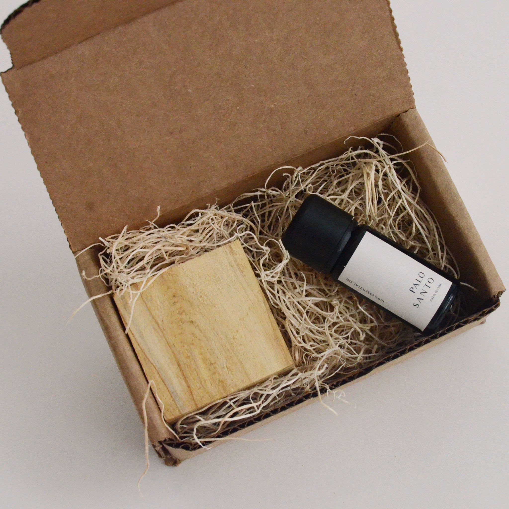 Natural Palo Santo Wood Diffuser & 10ml Essential Oil CEDAR AND MYRRH