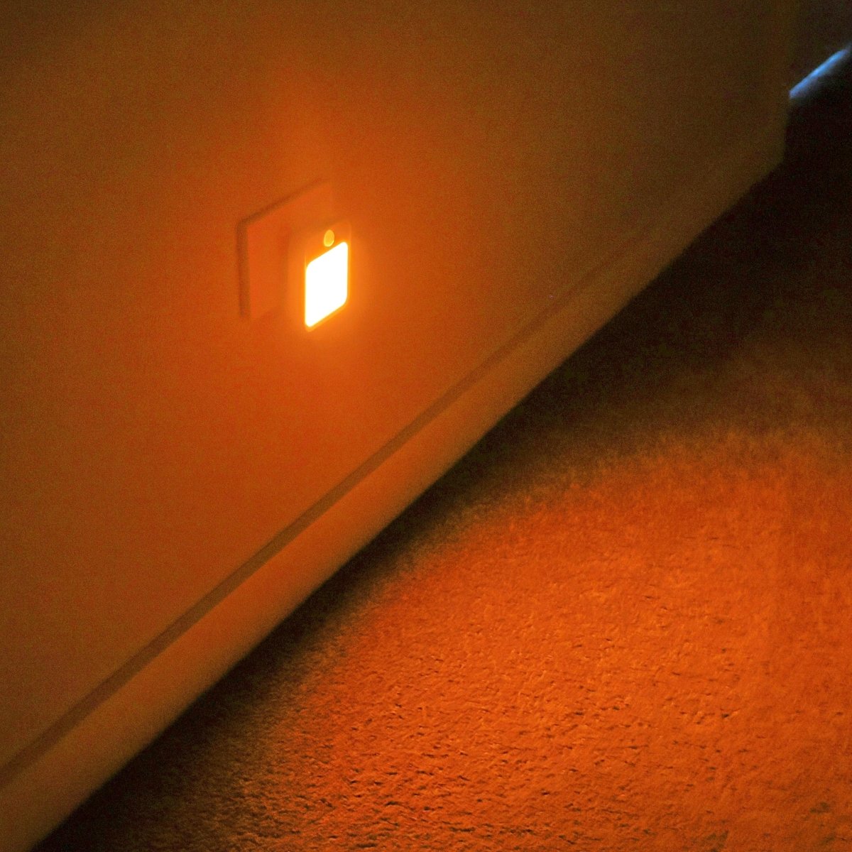 NoBlue Deluxe Plugin Amber Night Light BlockBlueLight