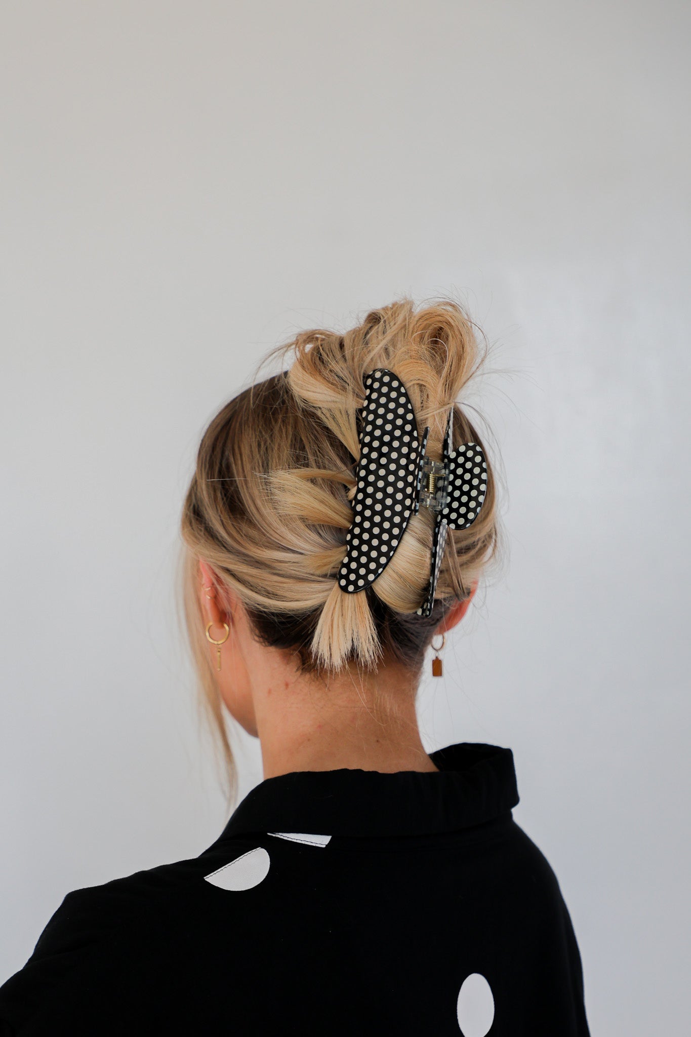 BLACK & WHITE POLKA DOT CLAW