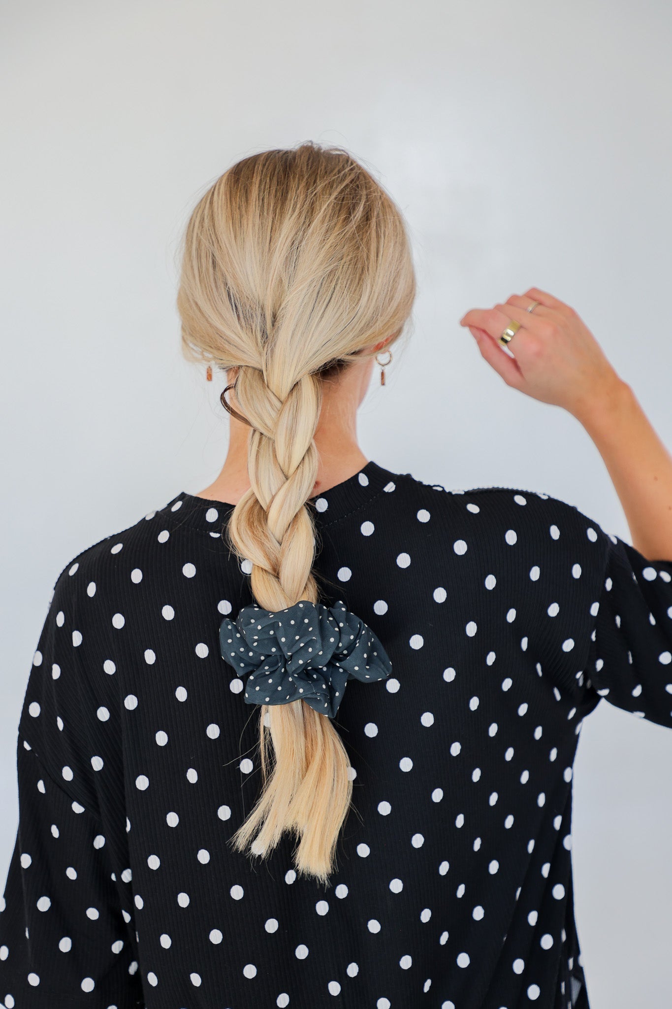 POLKA DOT OVERSIZED SCRUNCHIE