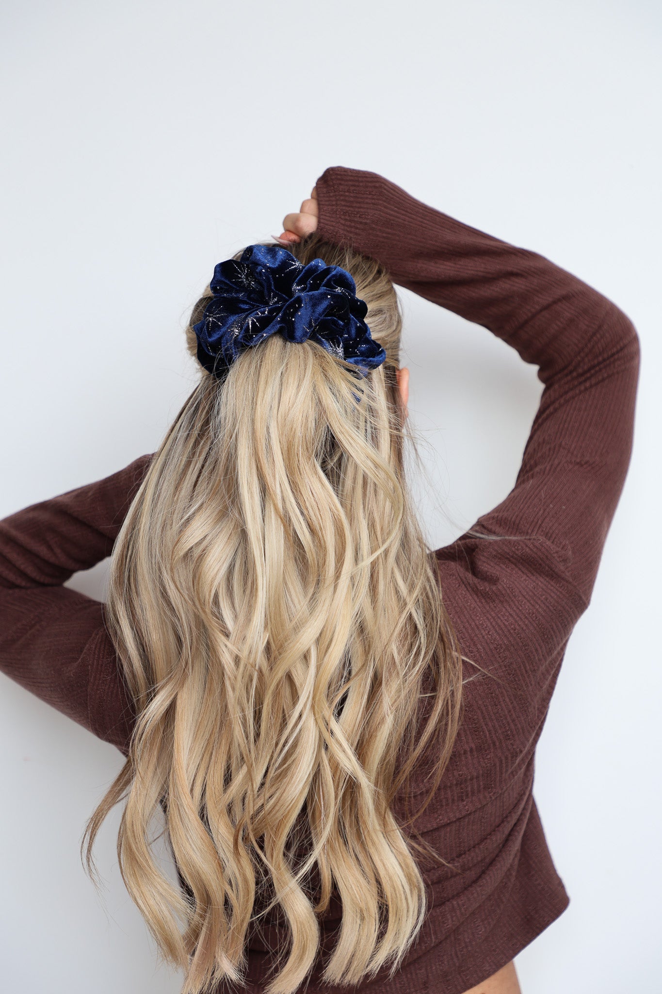 VELVET OVERSIZED SCRUNCHIE