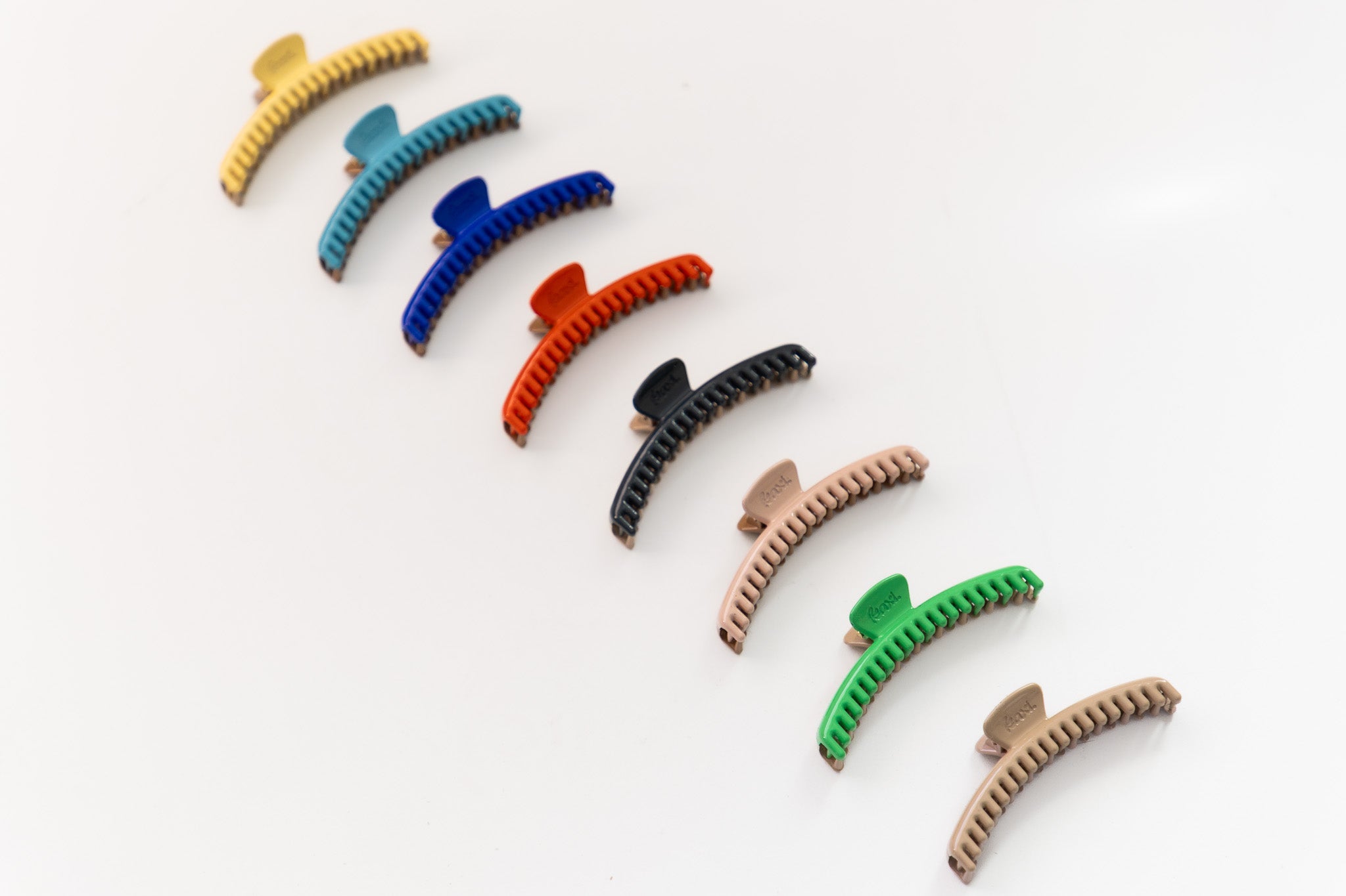 TWO-TONED SHINY MIDI HOLD EVERYTHING CLAW