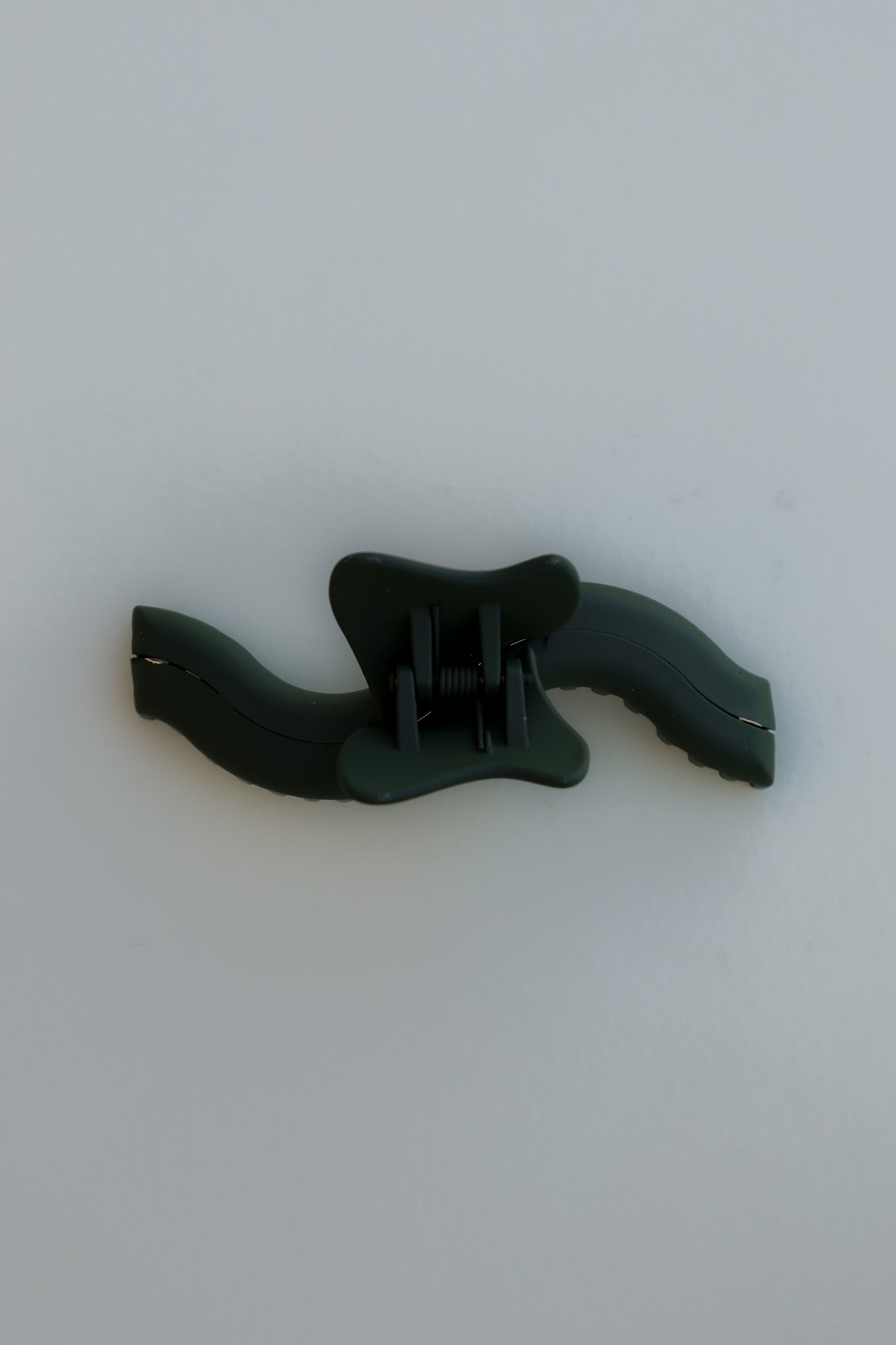 KAXI WAVY MIDI HOLD EVERYTHING CLAW