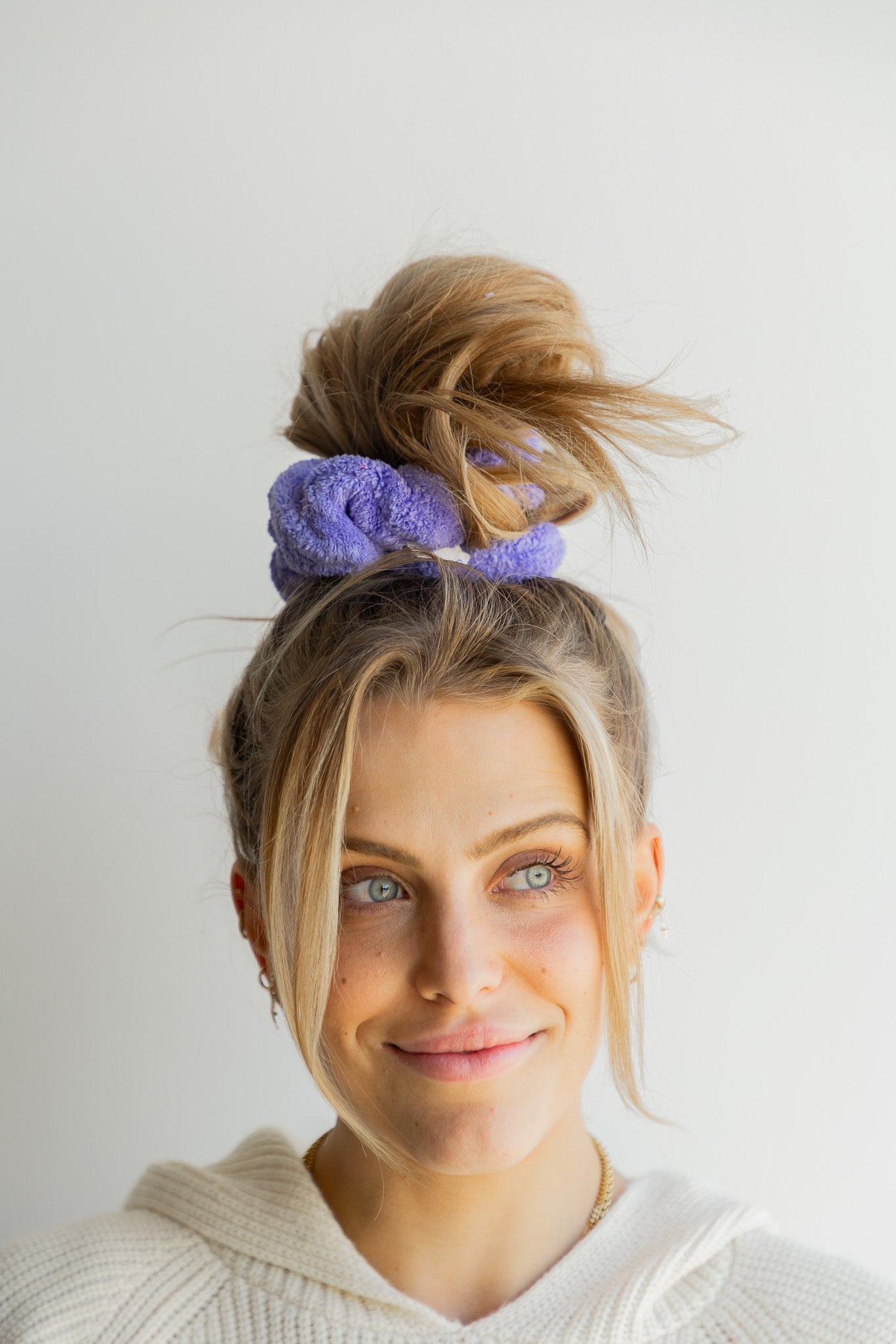 OVERSIZED TOWEL SCRUNCHIES