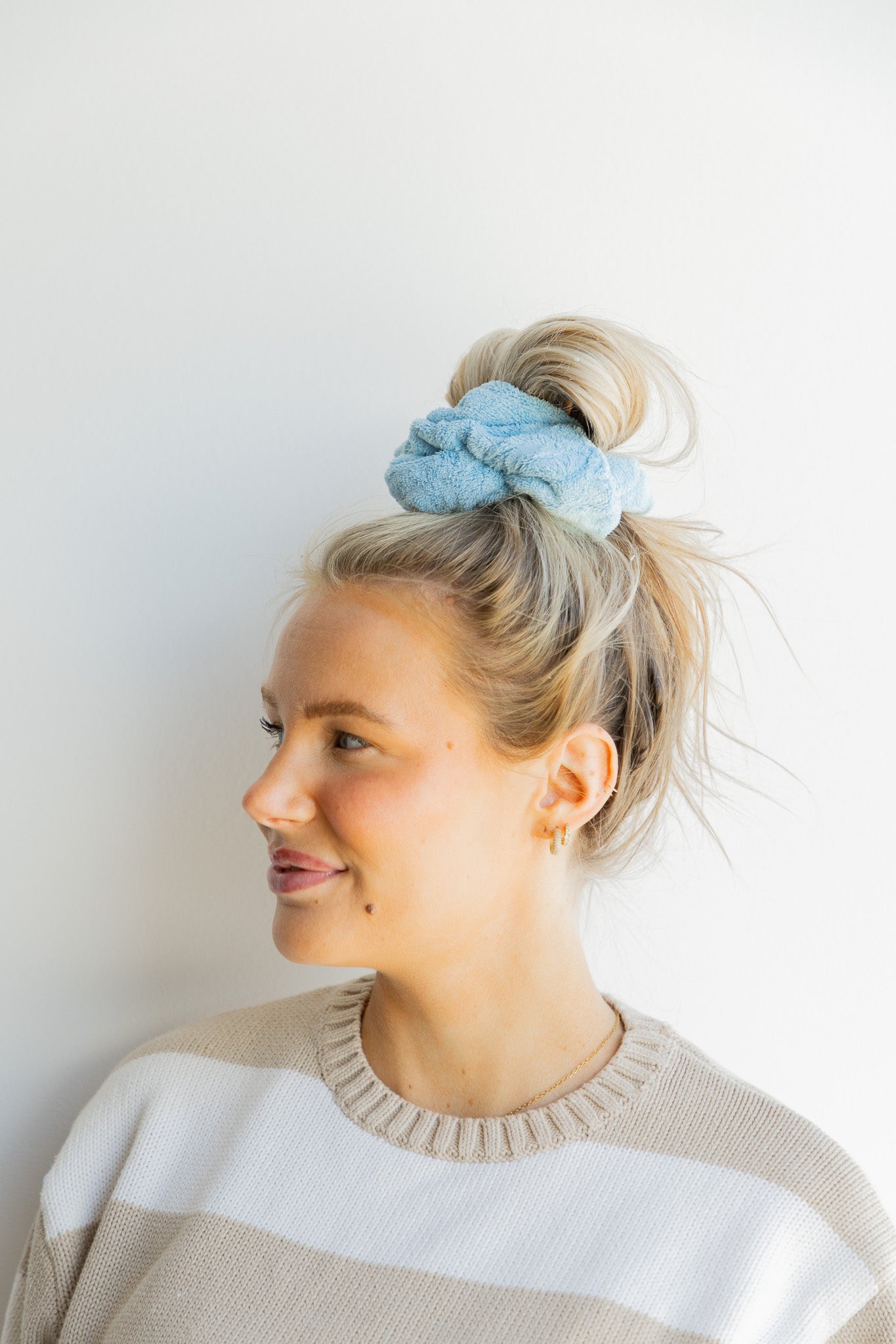 OVERSIZED TOWEL SCRUNCHIES