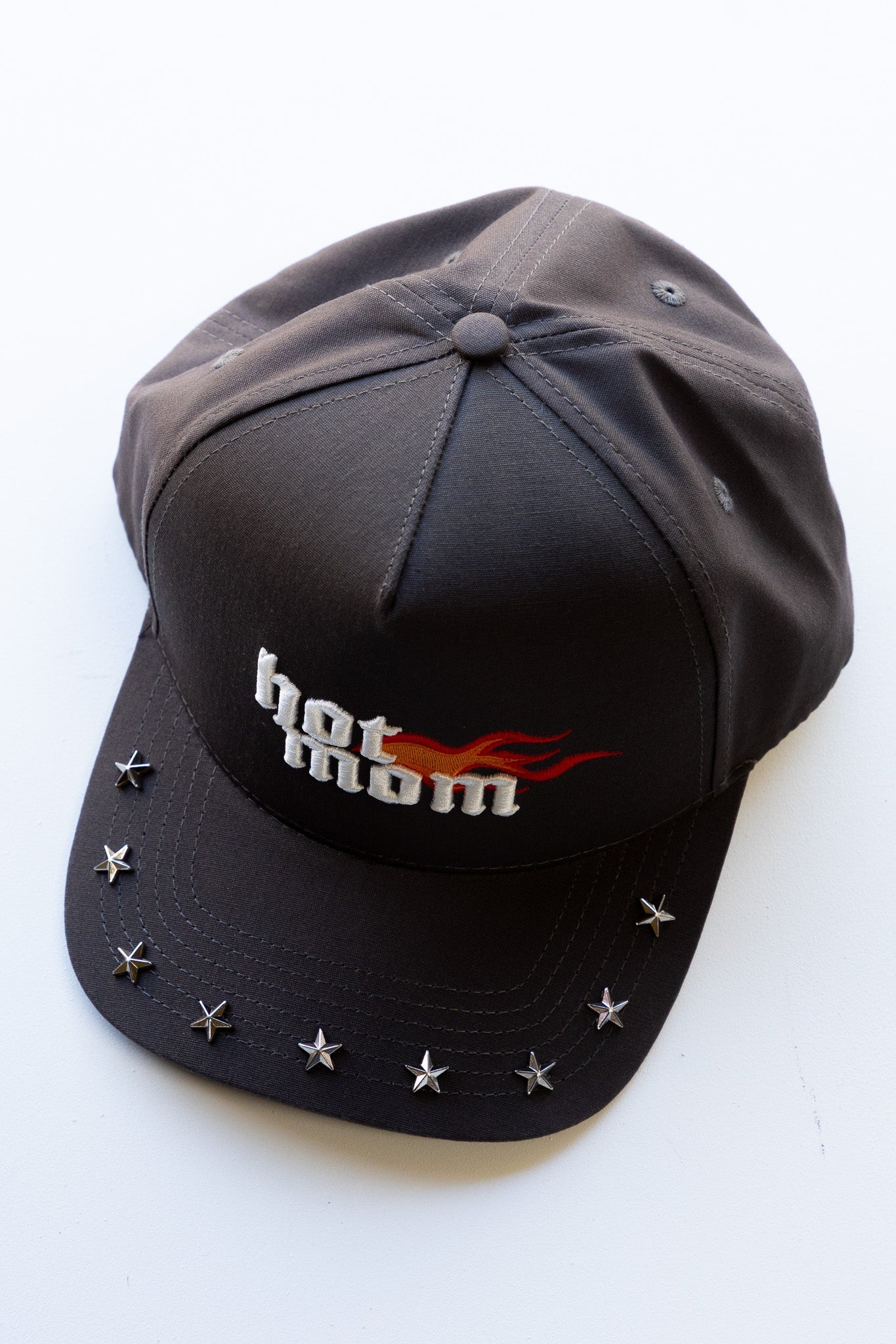 HOT MOM STUDDED TRUCKER HAT