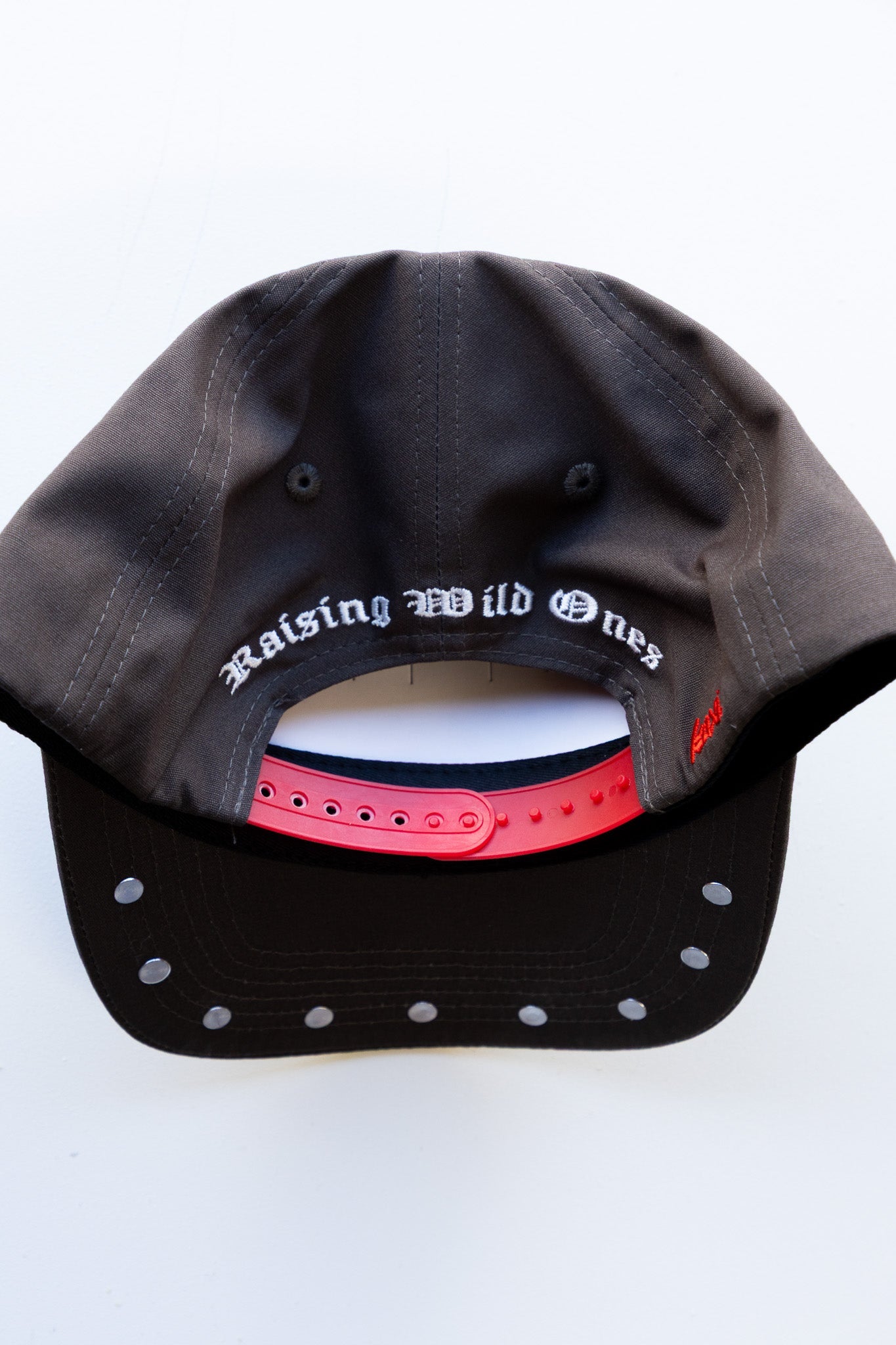 HOT MOM STUDDED TRUCKER HAT