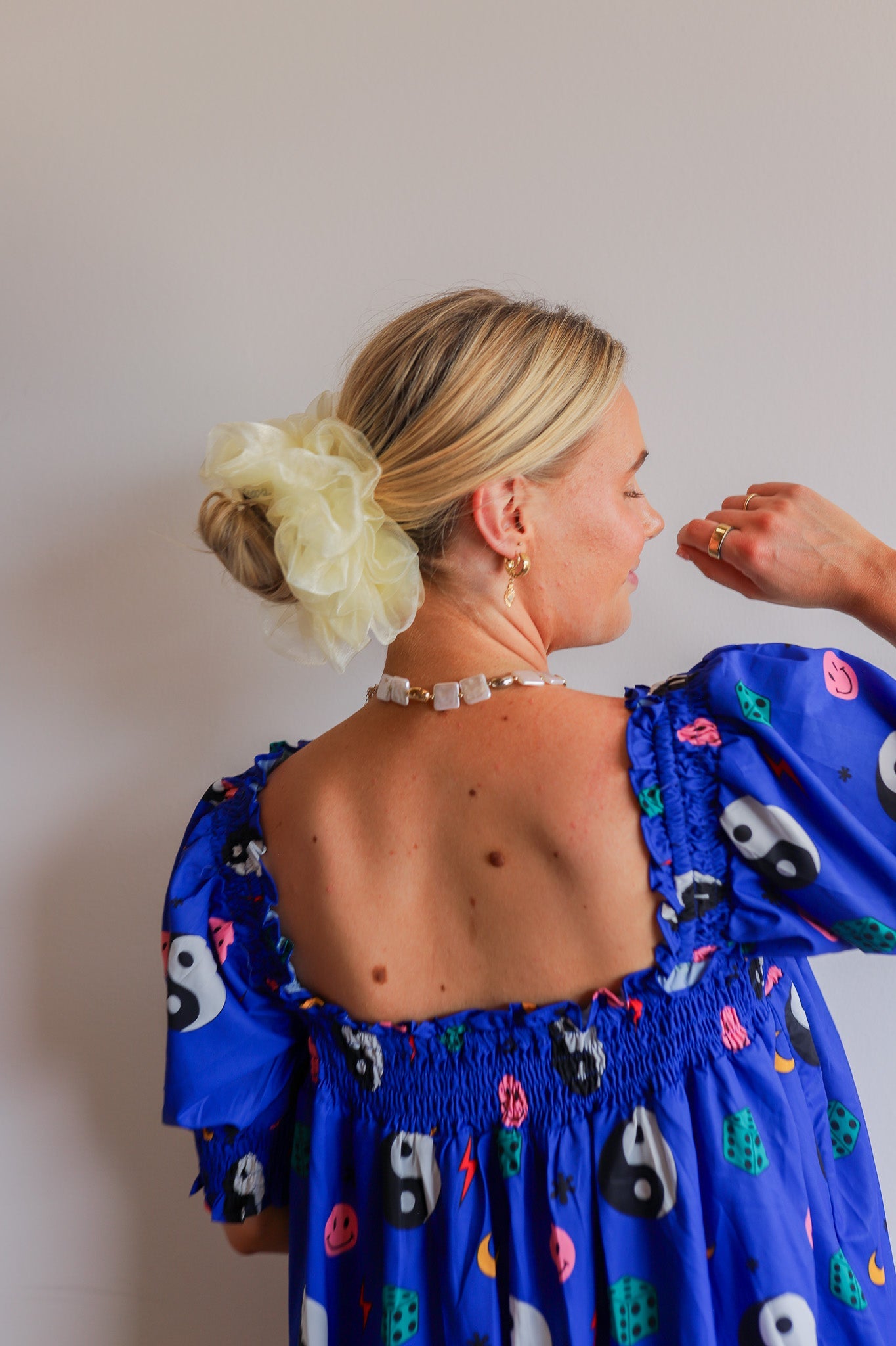 NEON JUMBO ORGANZA SCRUNCHIES