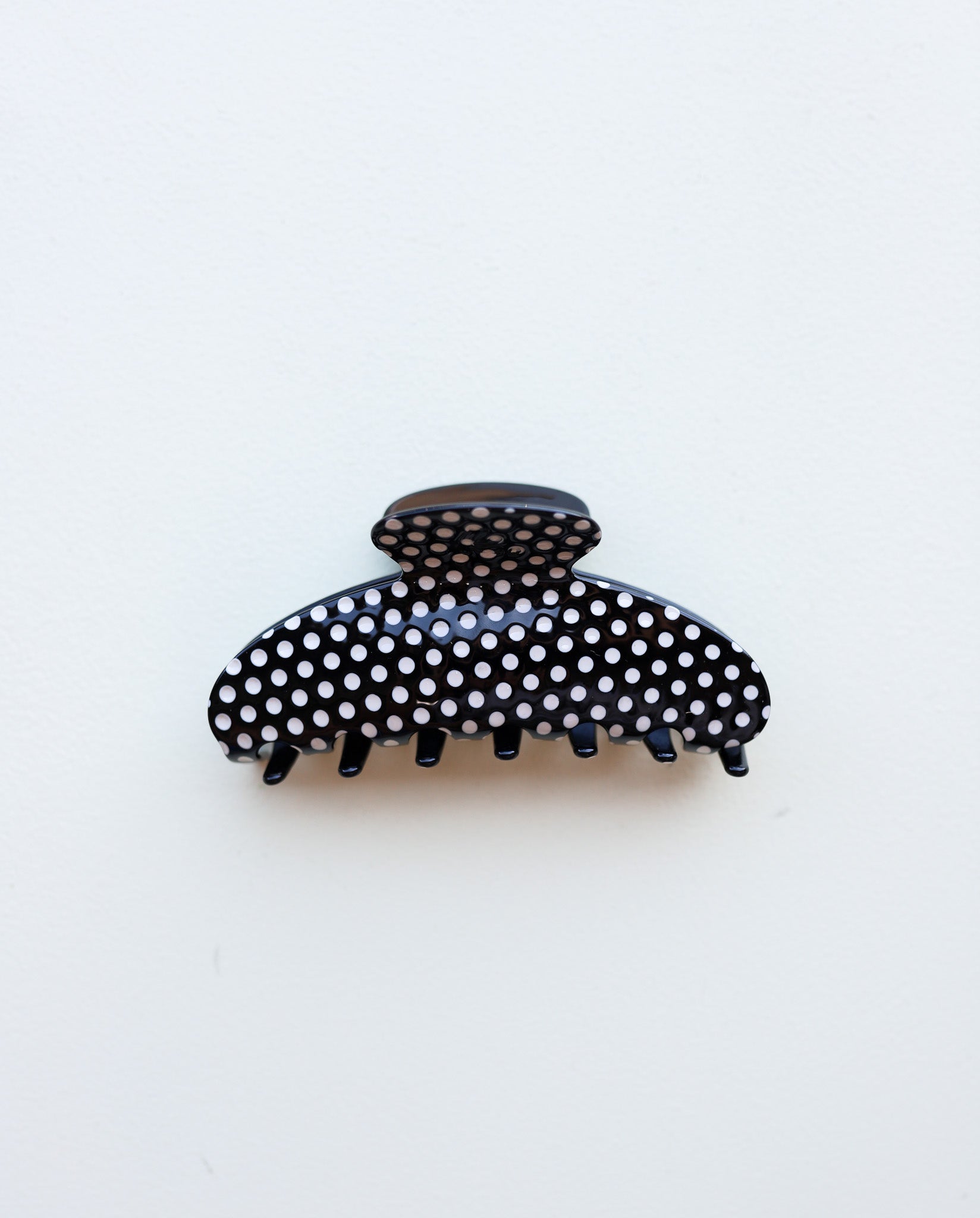 BLACK & WHITE POLKA DOT CLAW