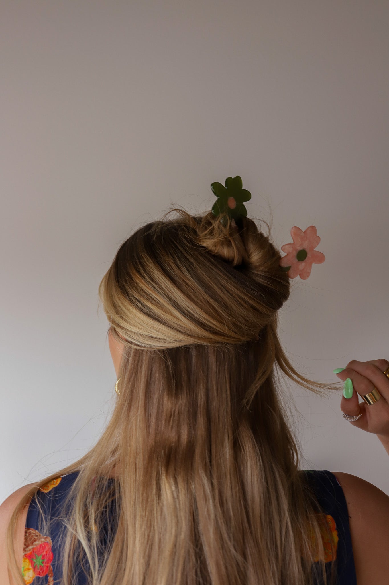 FLOWER FRENCH PINS ( 3 COLORS )