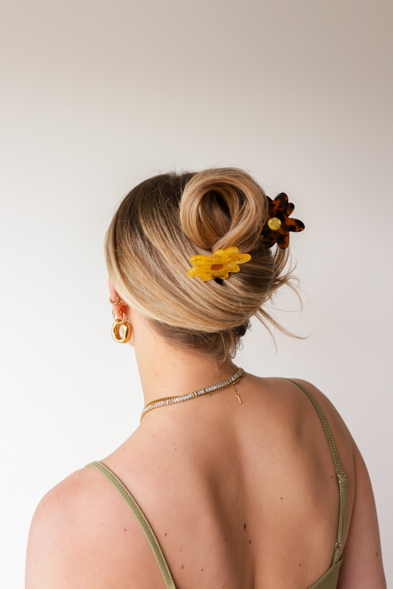 FLOWER FRENCH PINS ( 3 COLORS )