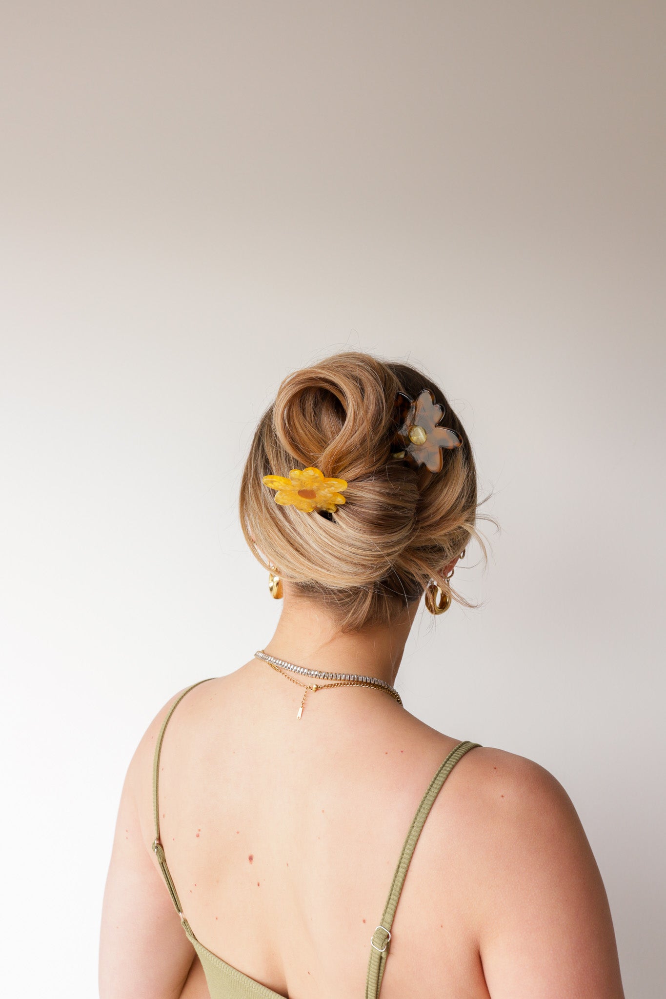 FLOWER FRENCH PINS ( 3 COLORS )