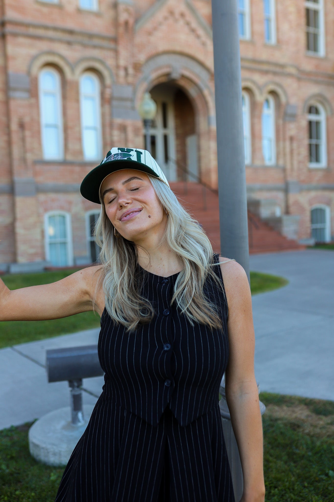 GO SPORTS TRUCKER HAT