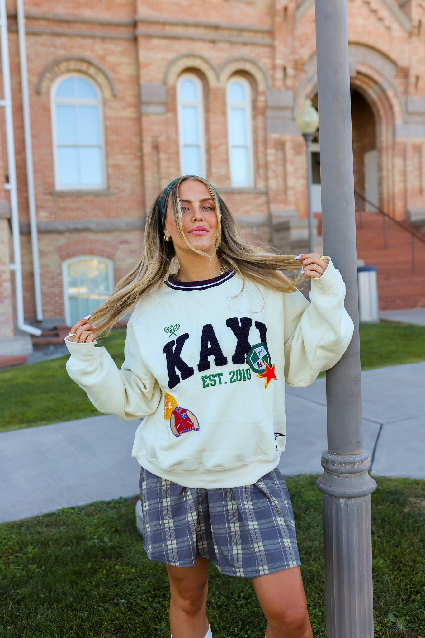 KAXI UNIVERSITY PATCH CREWNECK