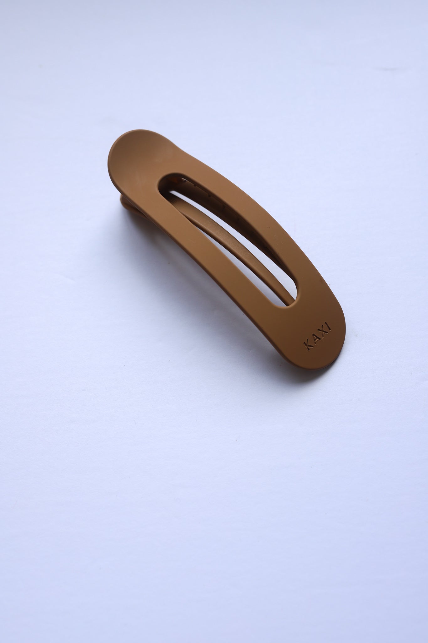 OVERSIZED LAY DOWN CLAW