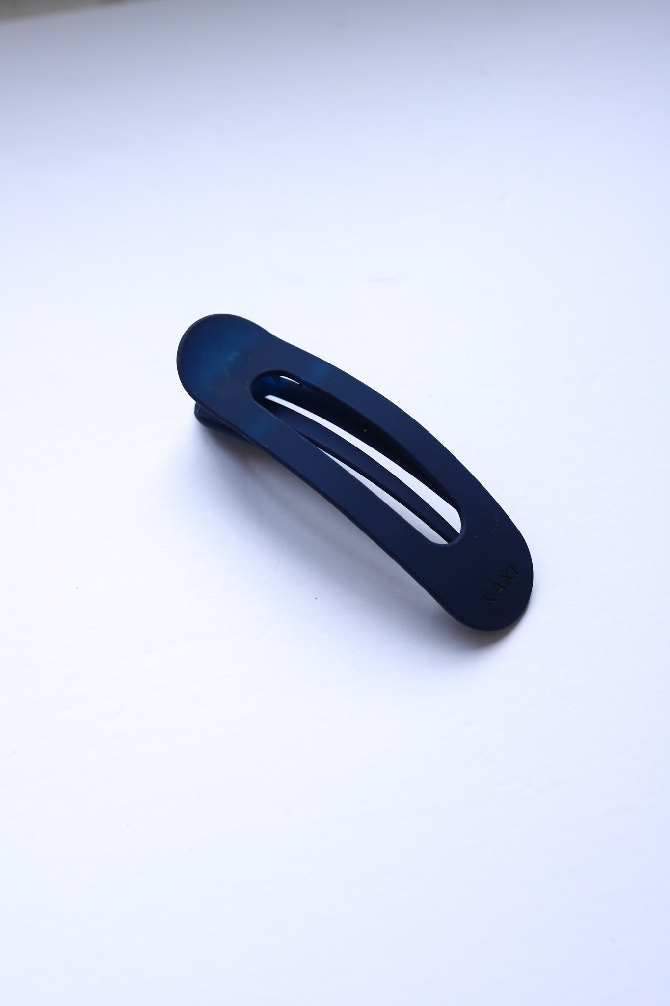 OVERSIZED LAY DOWN CLAW