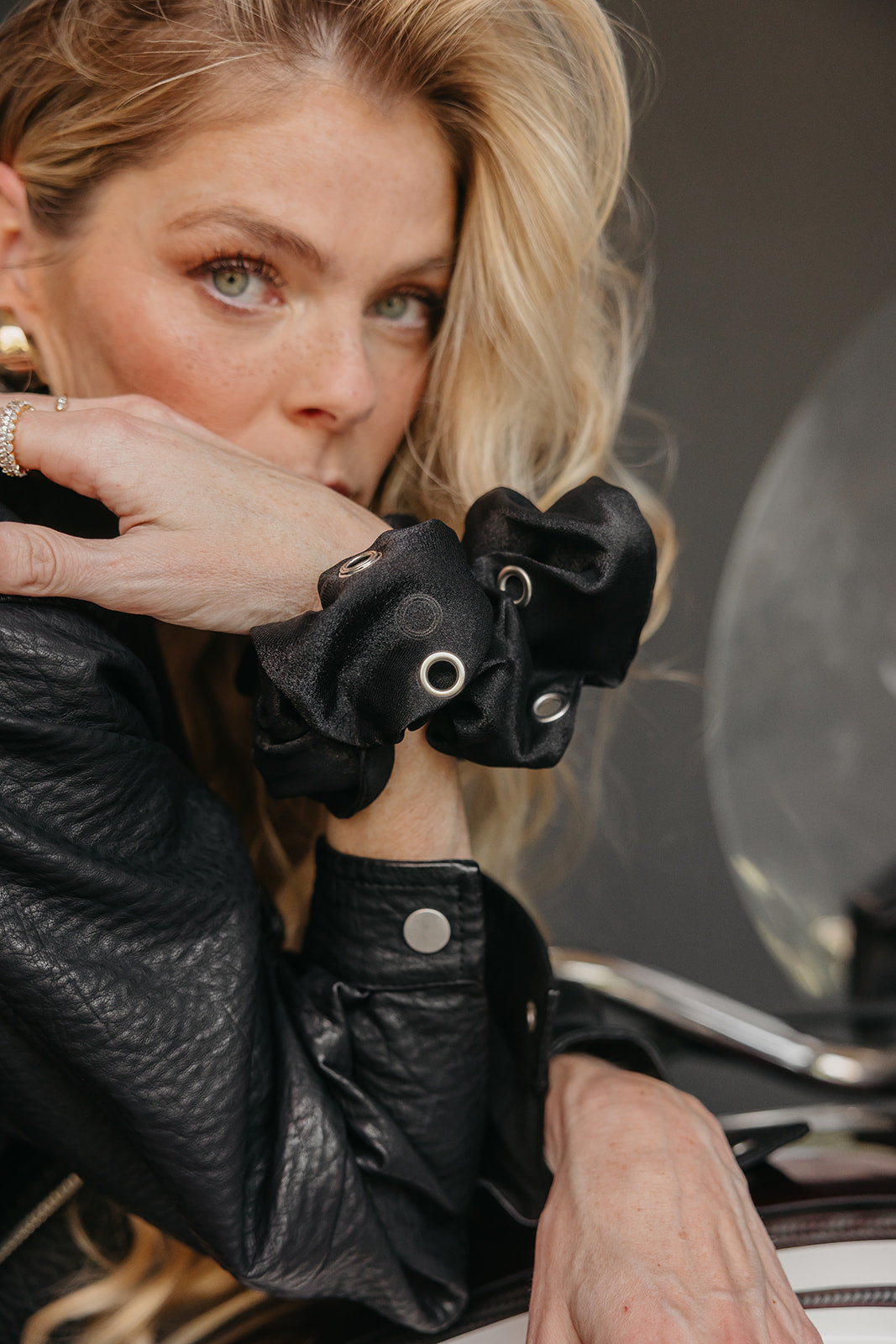 HOT MOM GROMMET SCRUNCHIE