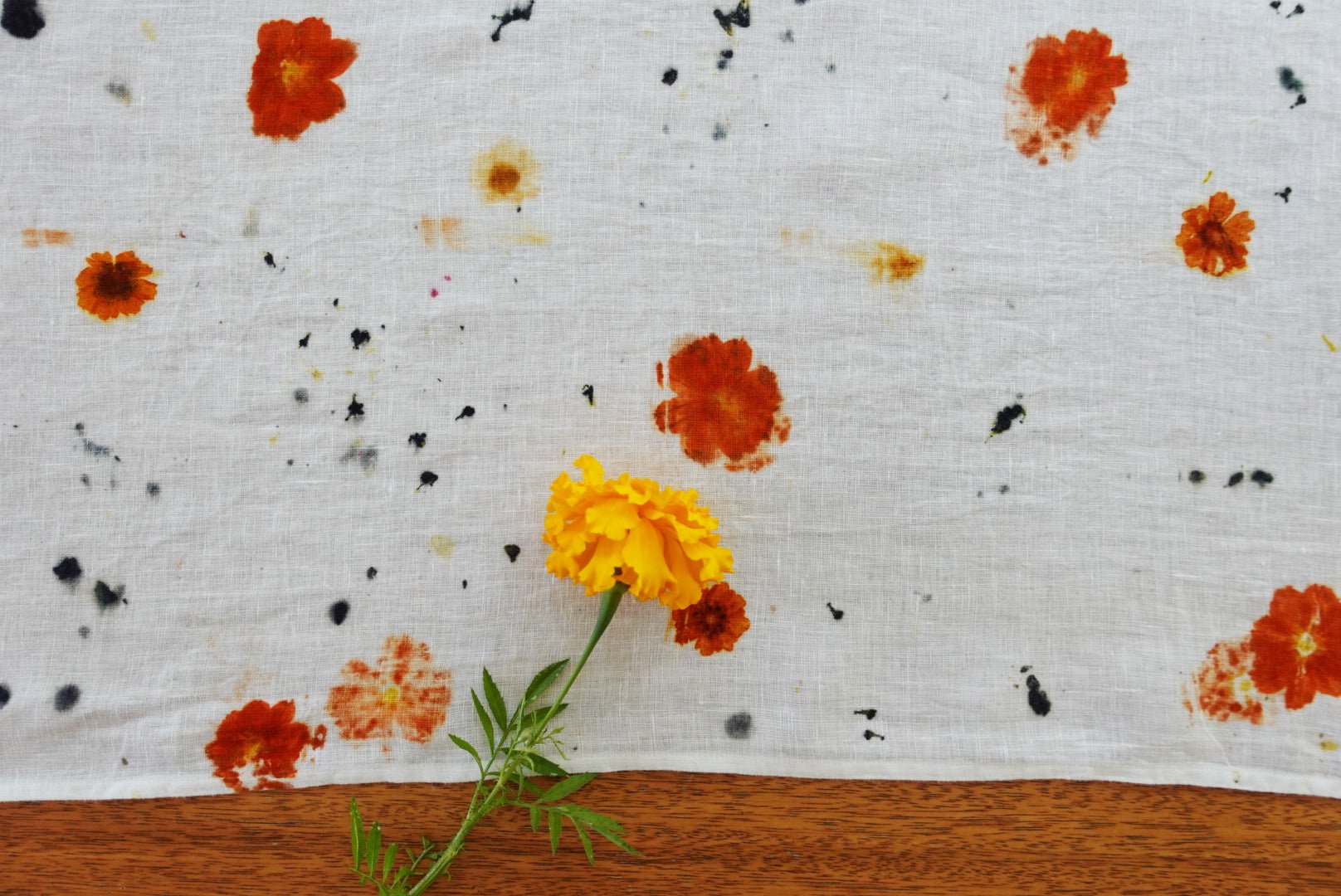 Flower - Printed Linen Table Runner dyekween