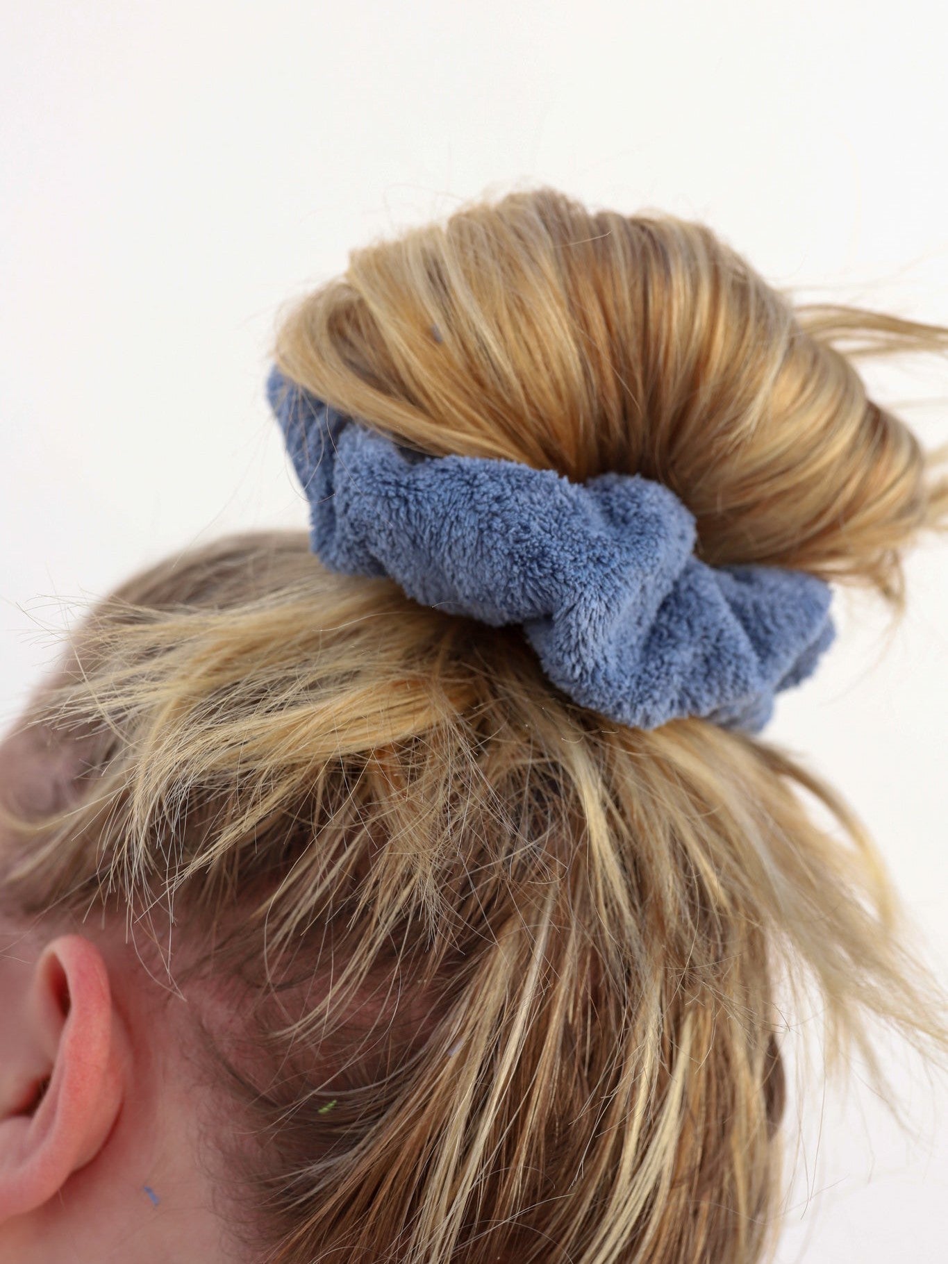OVERSIZED TOWEL SCRUNCHIES
