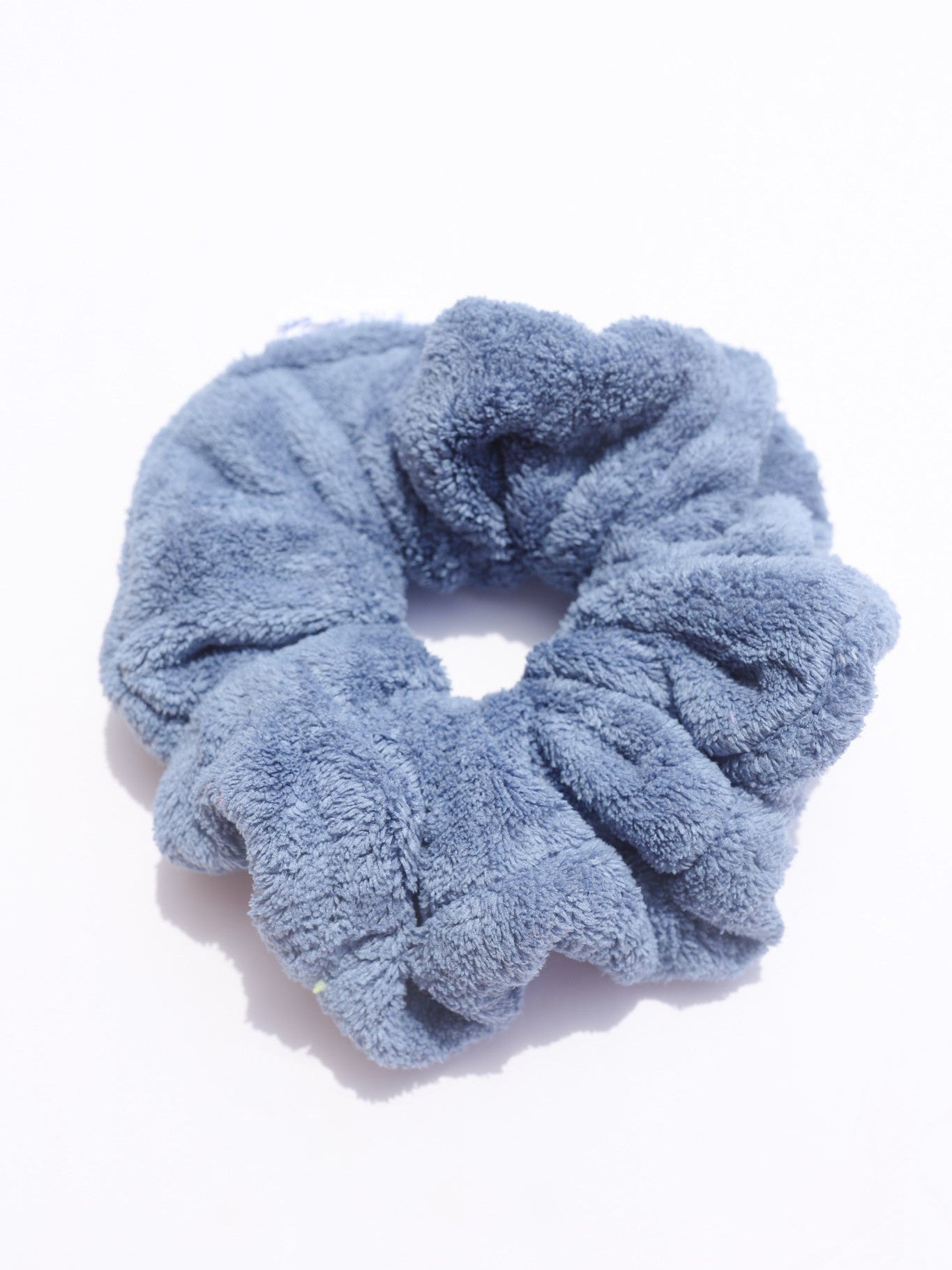 OVERSIZED TOWEL SCRUNCHIES