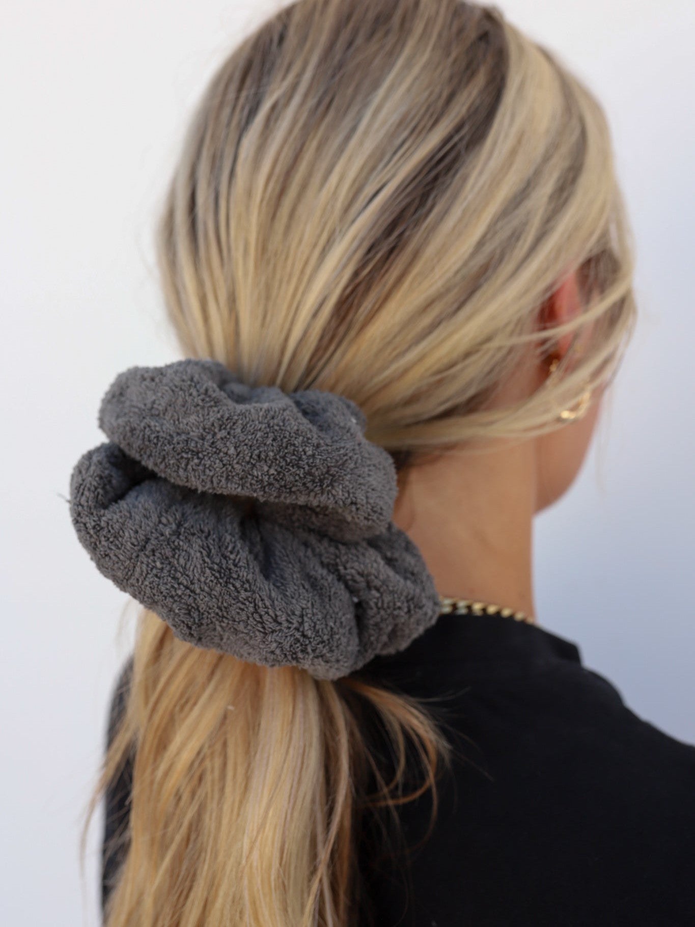 OVERSIZED TOWEL SCRUNCHIES